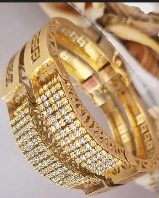 دستبند گم شده|اشیا|خاش, |دیوار