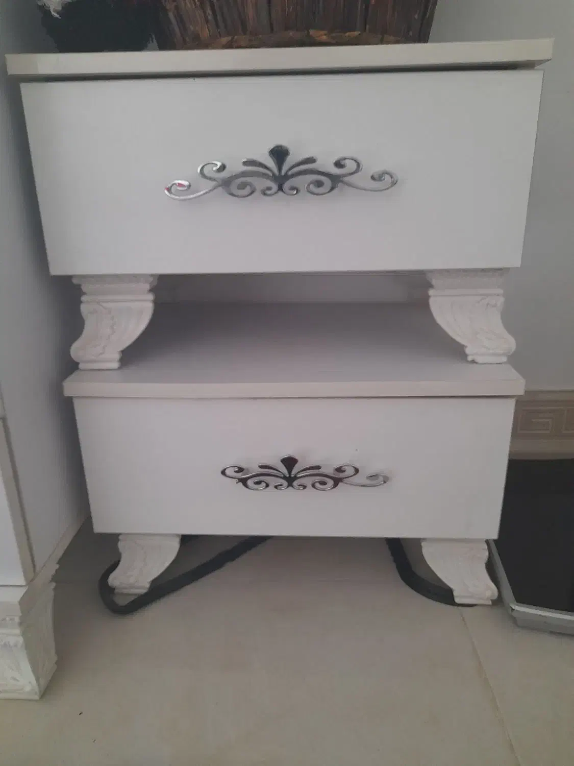 تخت دو نفره سفید با کنار تختی|تخت و سرویس خواب|ساوه, |دیوار