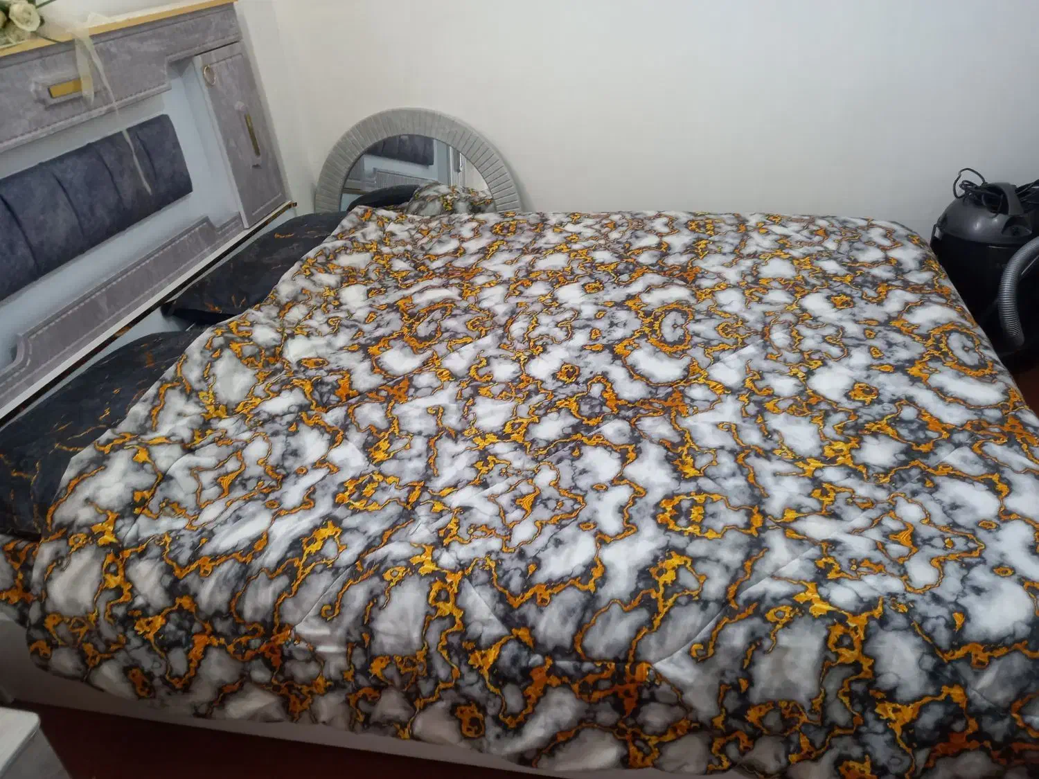 تخت دونفره همراه با تشکو تخته هایزیر تشک|تخت و سرویس خواب|تربت جام, المهدی|دیوار