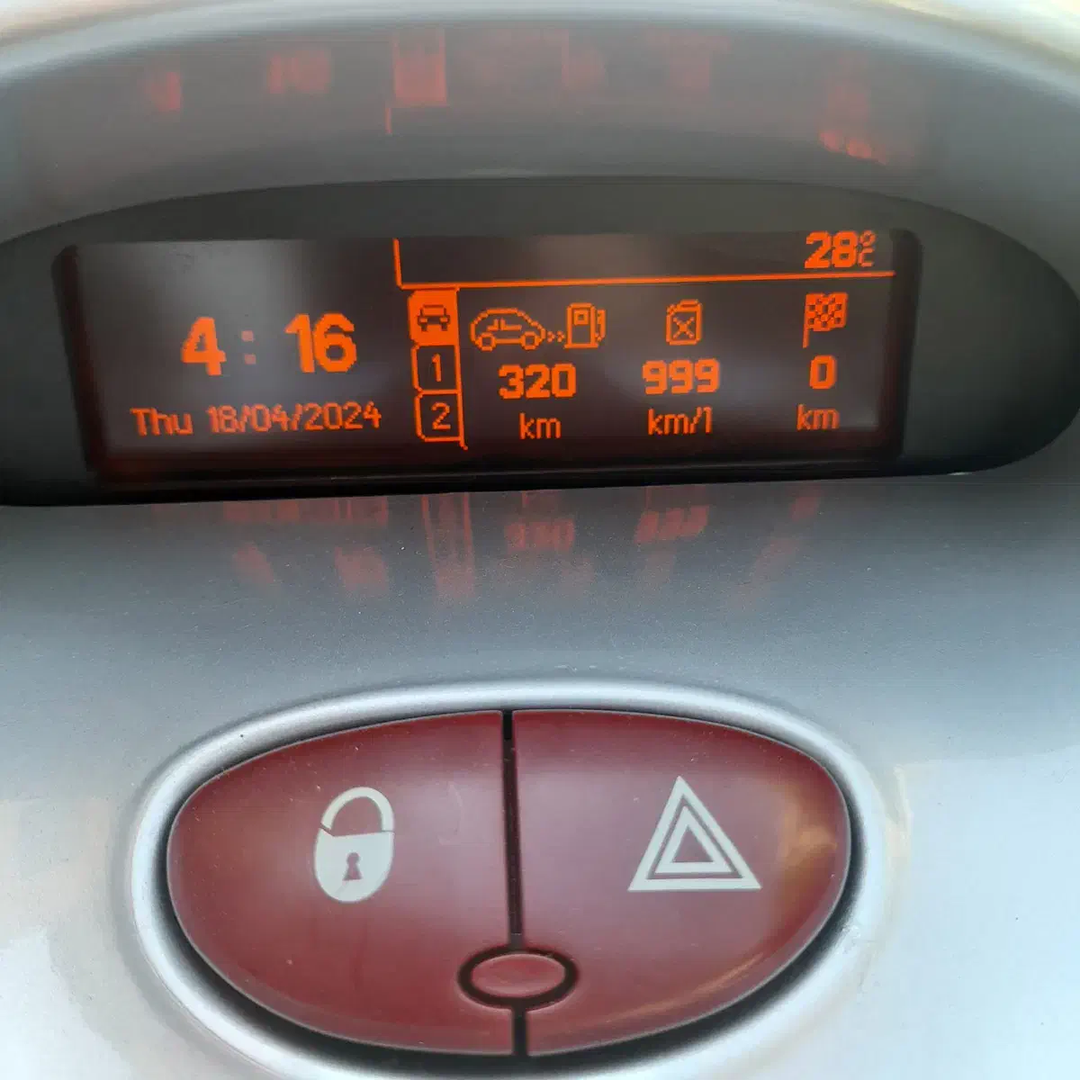 خدمات ساعت پژو و چراغ خطر طاقچه 206|خدمات موتور و ماشین|رشت, فخب|دیوار