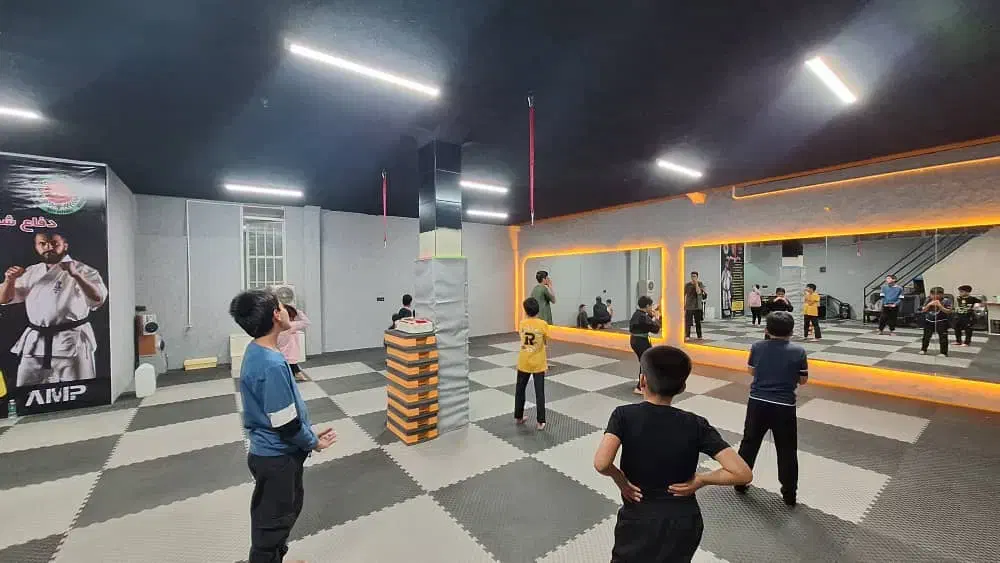 اجاره سانس باشگاه همتی فر تجهیزات کامل|اجارهٔ مغازه و غرفه|کرمان, |دیوار