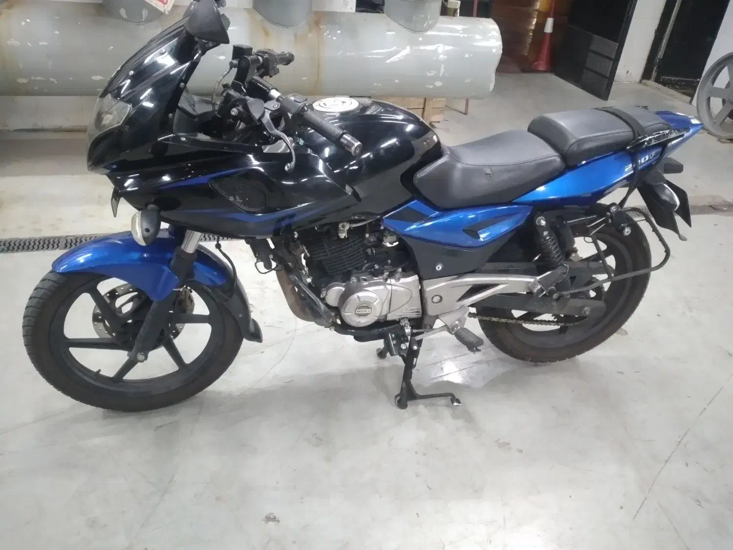 پالس 220 مدل 95 کم کار کارمندی|موتورسیکلت|تهران, گلچین|دیوار