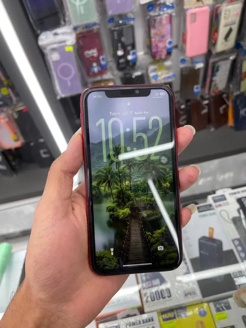 ایفون ۱۱ قرمز|موبایل|لنجان, |دیوار