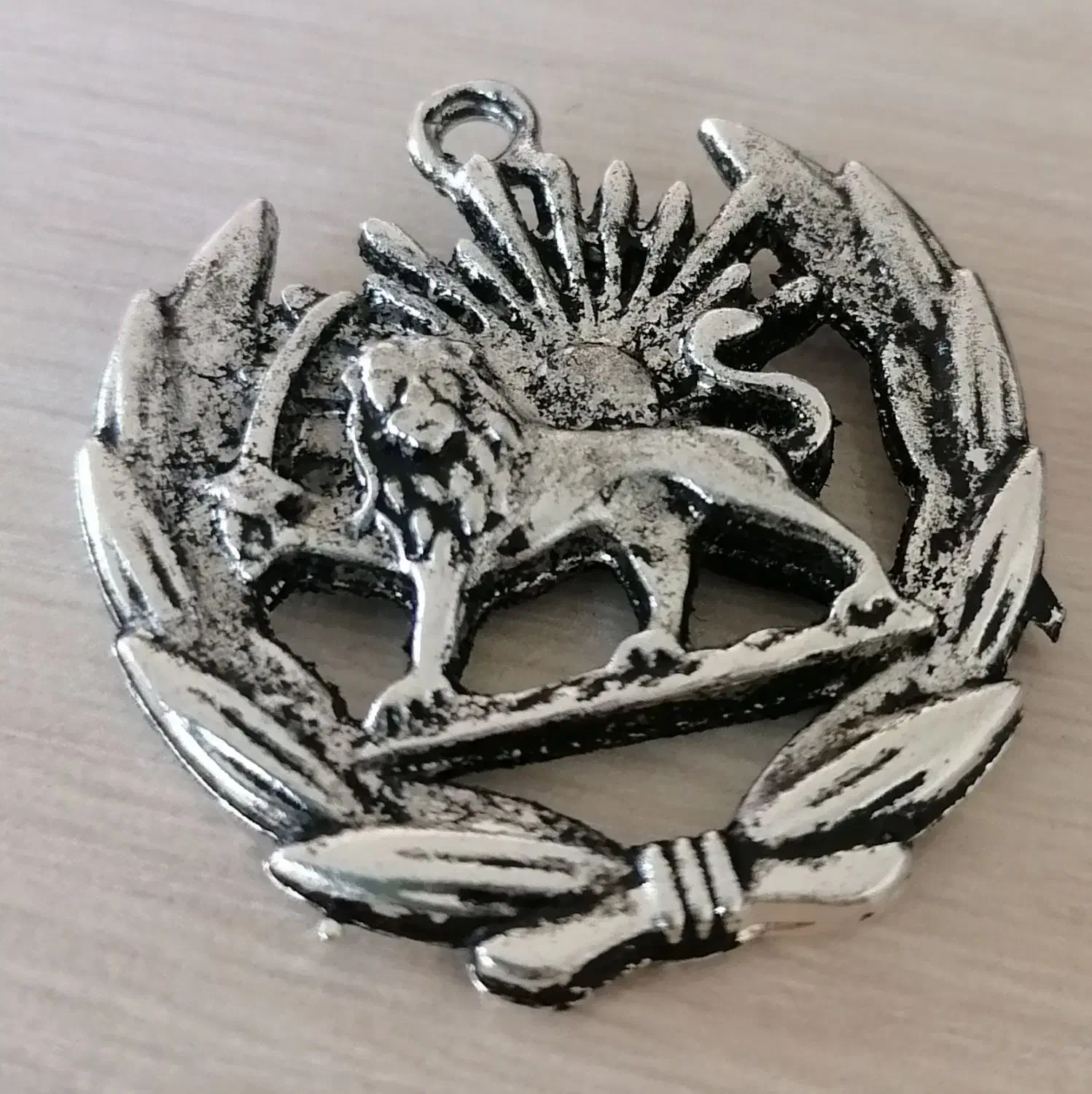 گردن آویز یا جاکلیدی شیر و خورشید فلزی|بدلیجات|ارومیه, |دیوار