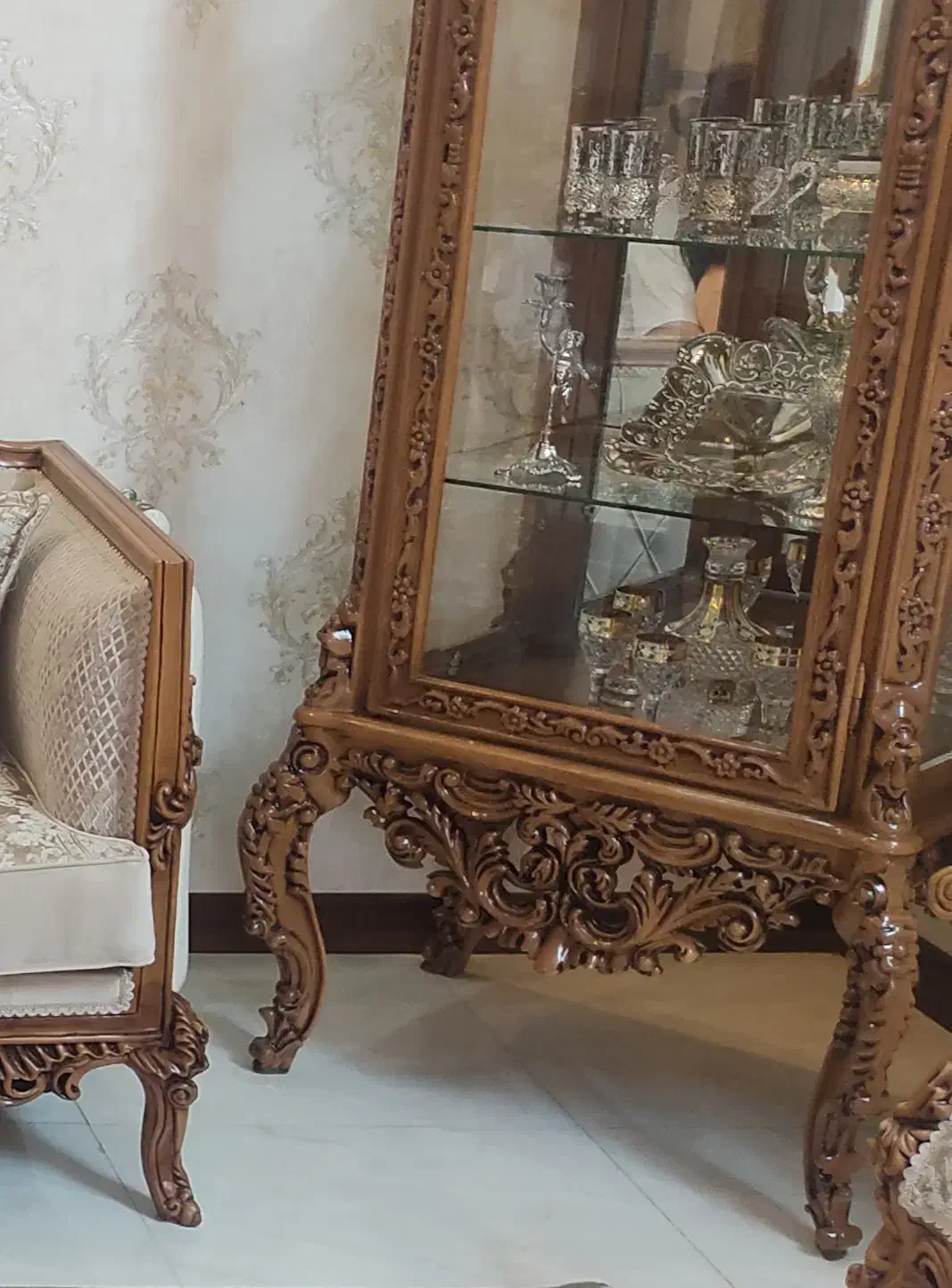 ویترین تمام چوب(چوب راش)|بوفه، ویترین، کنسول|اصفهان, شهرک کاوه|دیوار