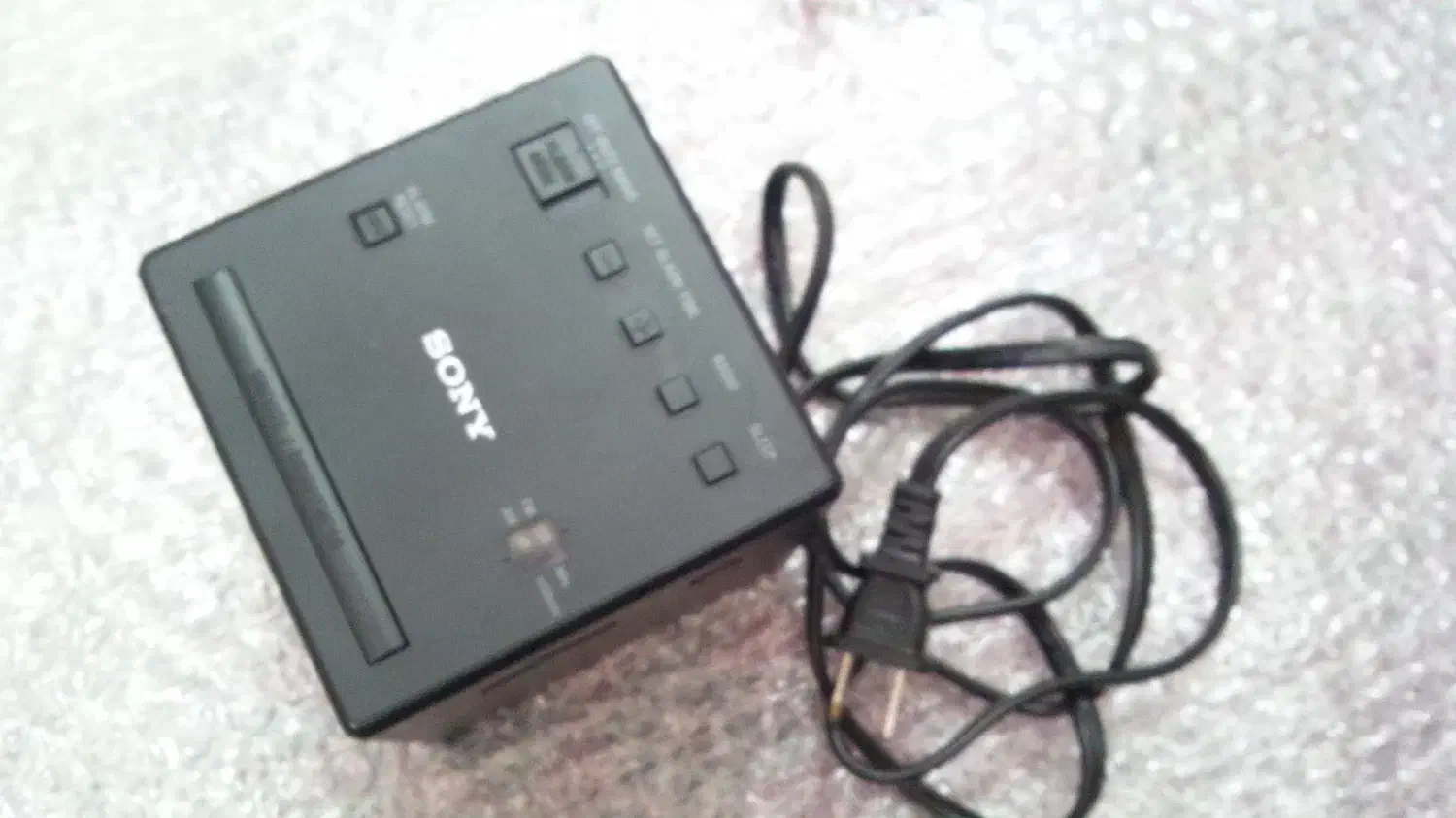 رادیوساعت سونیlcf-c1 با جعبه-معیوب-گناوه|سیستم صوتی خانگی|اهواز, زردشت|دیوار