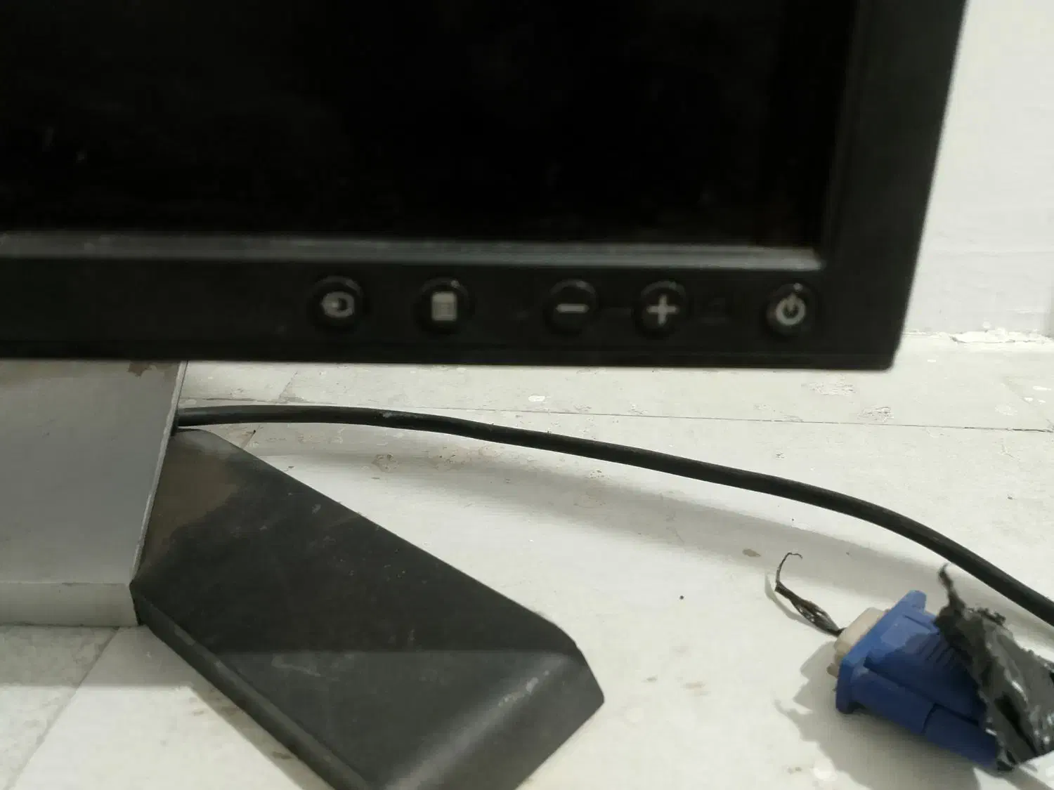 چهار عدد مانیتور Dlee|رایانه رومیزی|مشهد, هفده شهریور|دیوار