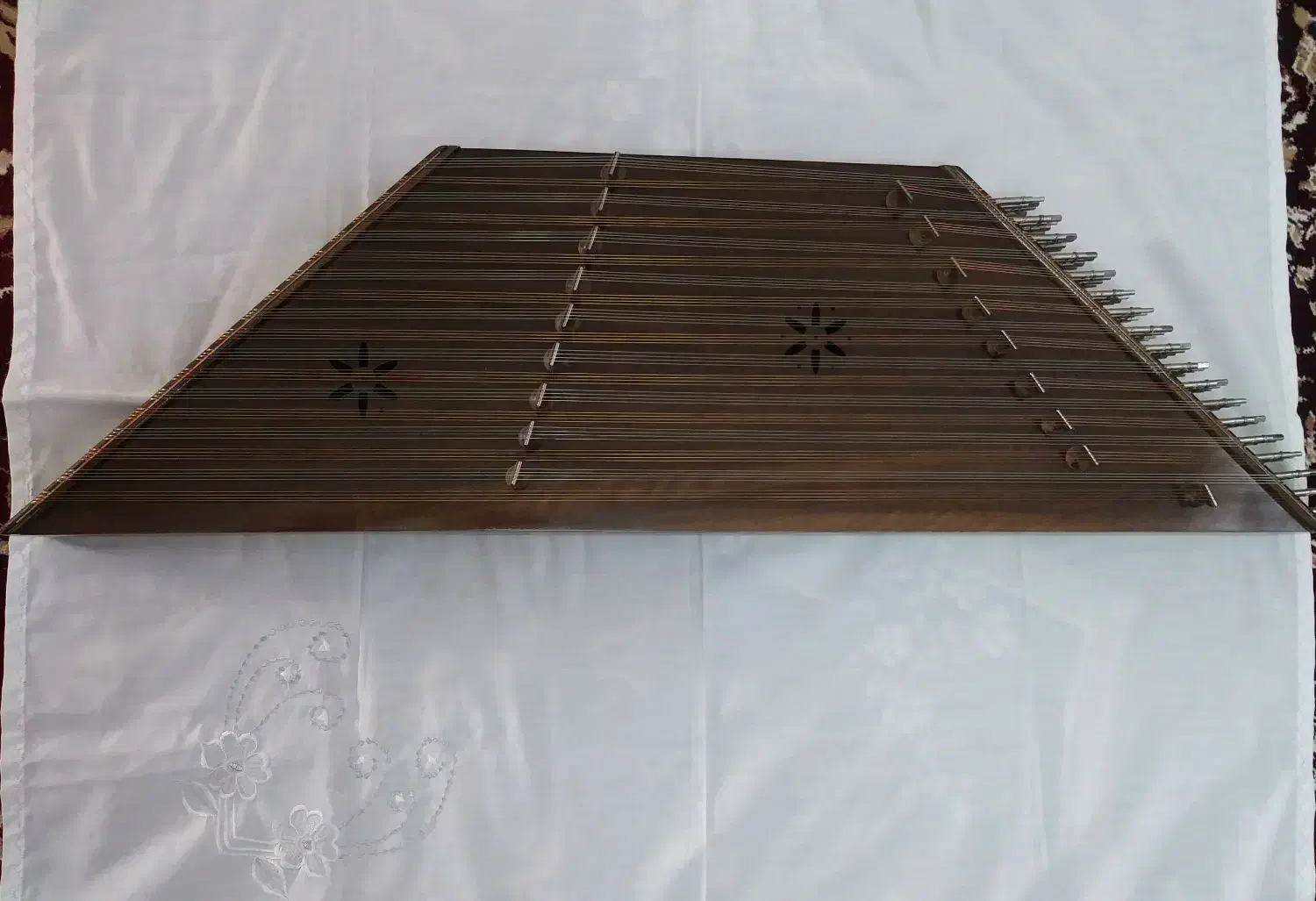 سنتور|سازهای سنتی|گلبهار, شهر جدید گلبهار|دیوار