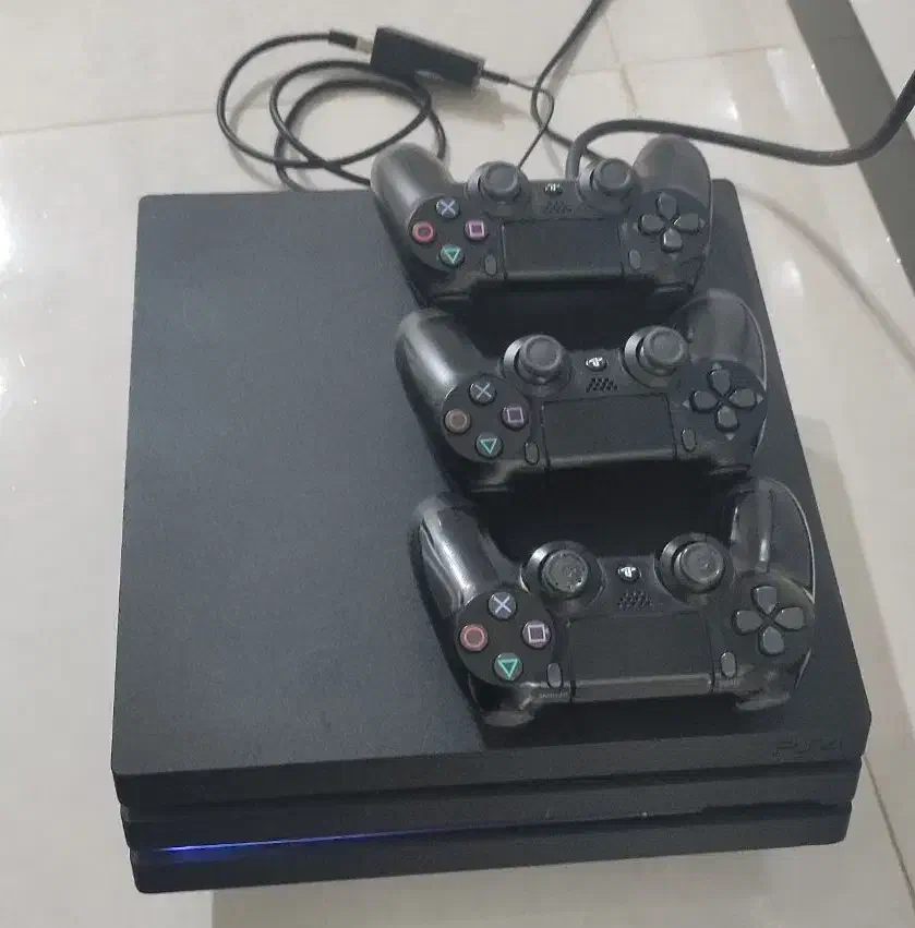 PS4 Pro 1T کپی خور + سه دسته بازی|کنسول، بازی ویدئویی و آنلاین|بندر ماهشهر, |دیوار
