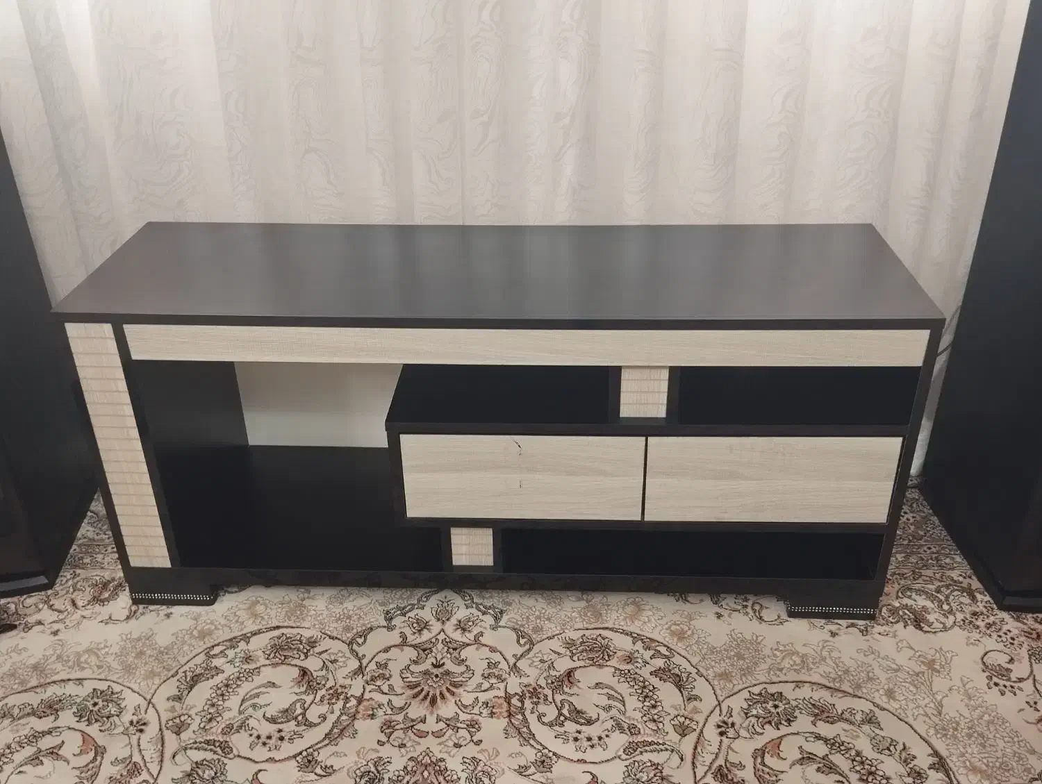 تلوزیون|میز تلویزیون|اندیشه, اندیشه فاز ۱|دیوار