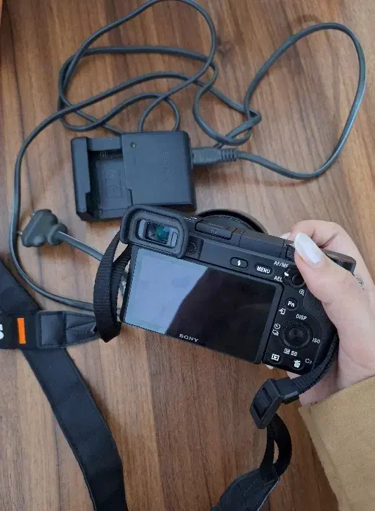 دوربین درحد نو سونی|دوربین عکاسی و فیلمبرداری|شیراز, شهرک فرزانگان|دیوار