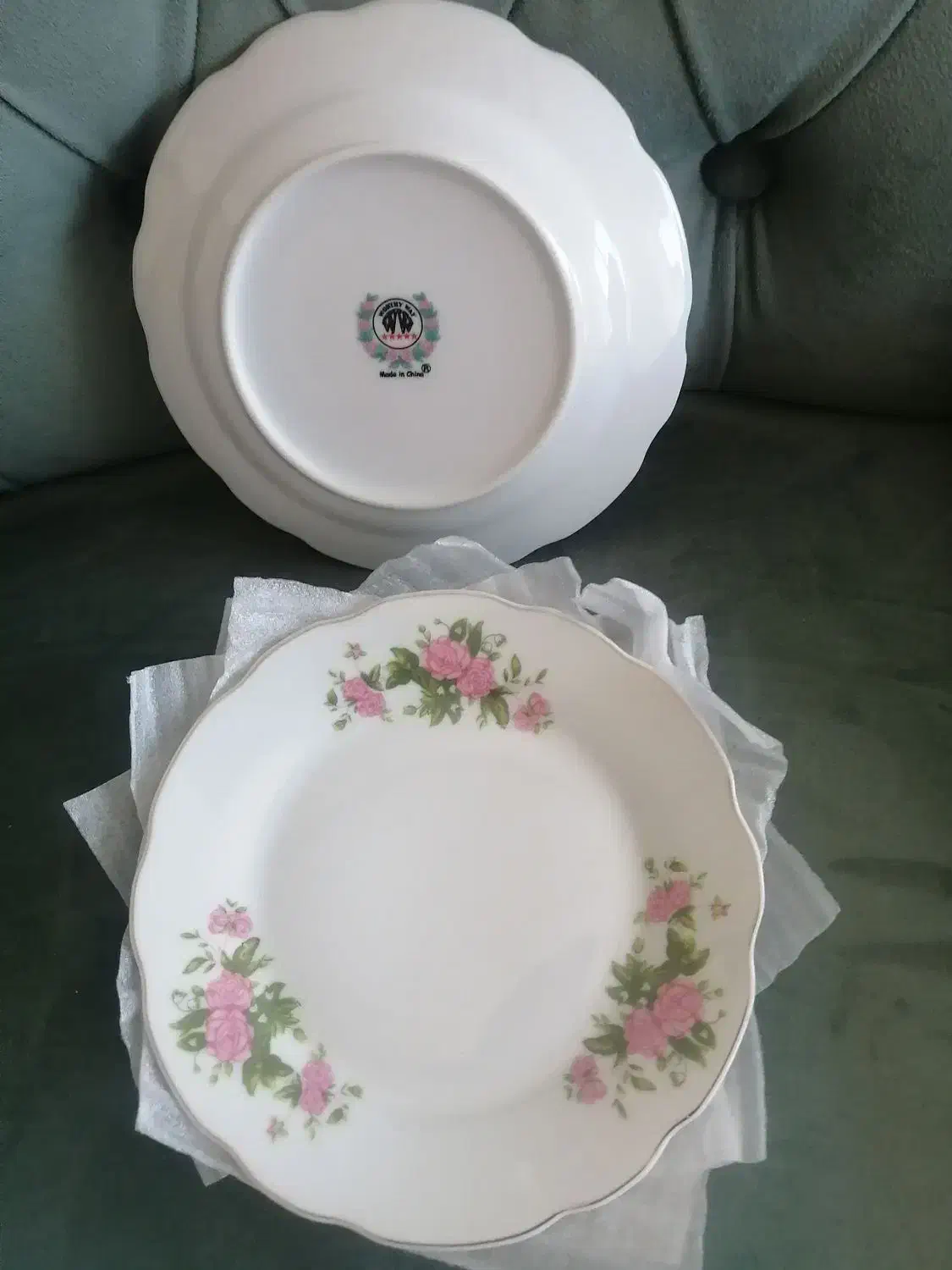 ظروف چینی گل سرخی و قاشق و چنگال|ظروف سرو و پذیرایی|کرمان, |دیوار