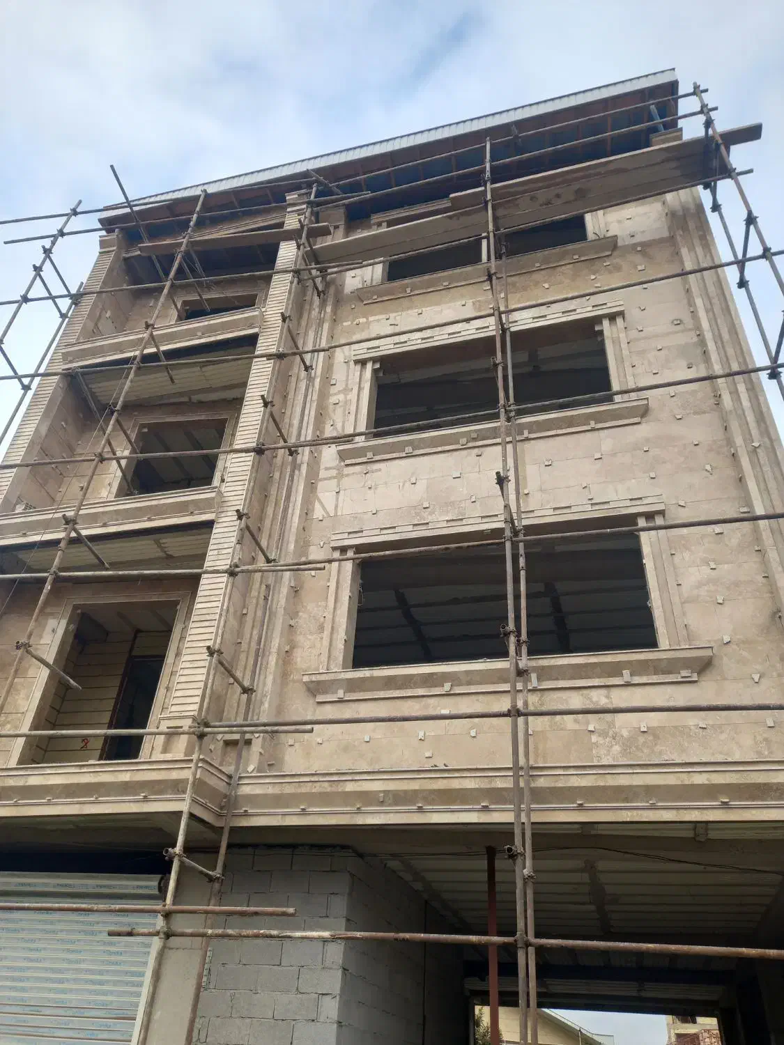 کارگر جهت همکاری با سنگ کار نیازمندیم|استخدام معماری، عمران و ساختمانی|رضوانشهر, |دیوار