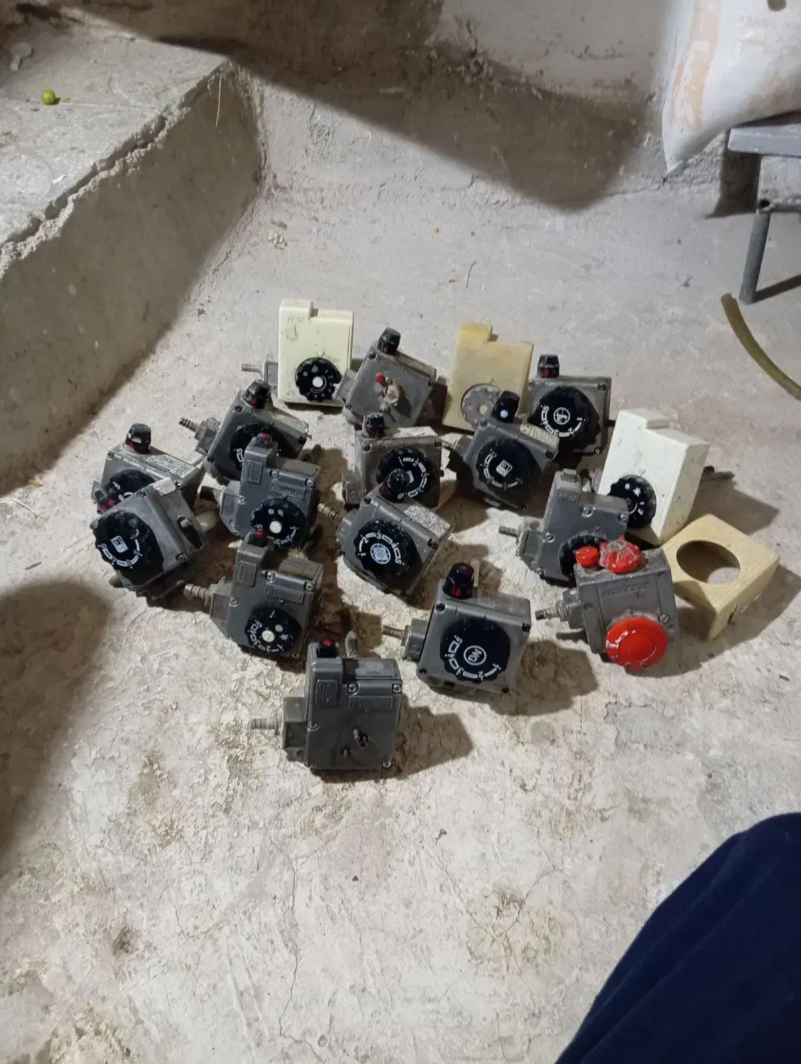 شیر کنترل آبگرمکن ایستاده و فروش دیواری|آبگرمکن، پکیج، شوفاژ|سنندج, |دیوار