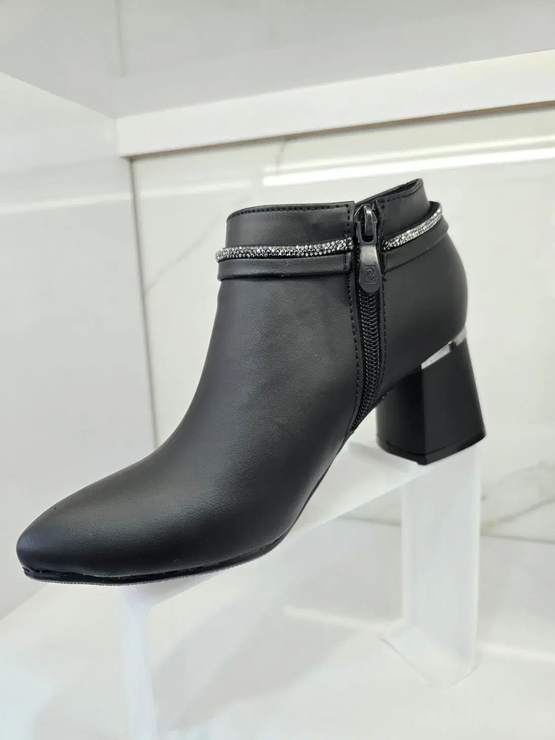 کفش چرم|کیف، کفش، کمربند|خوی, |دیوار