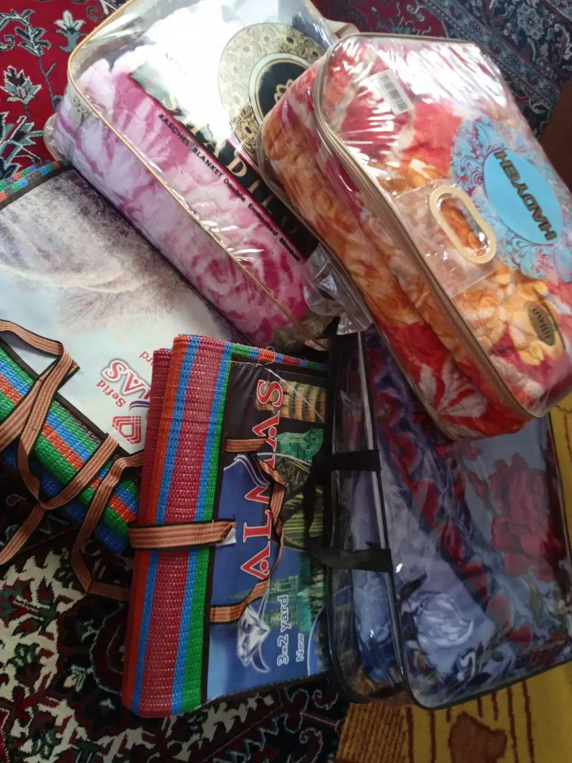 پتو گلبافت ژله ای زیرانداز|رختخواب، بالش، پتو|ملایر, |دیوار