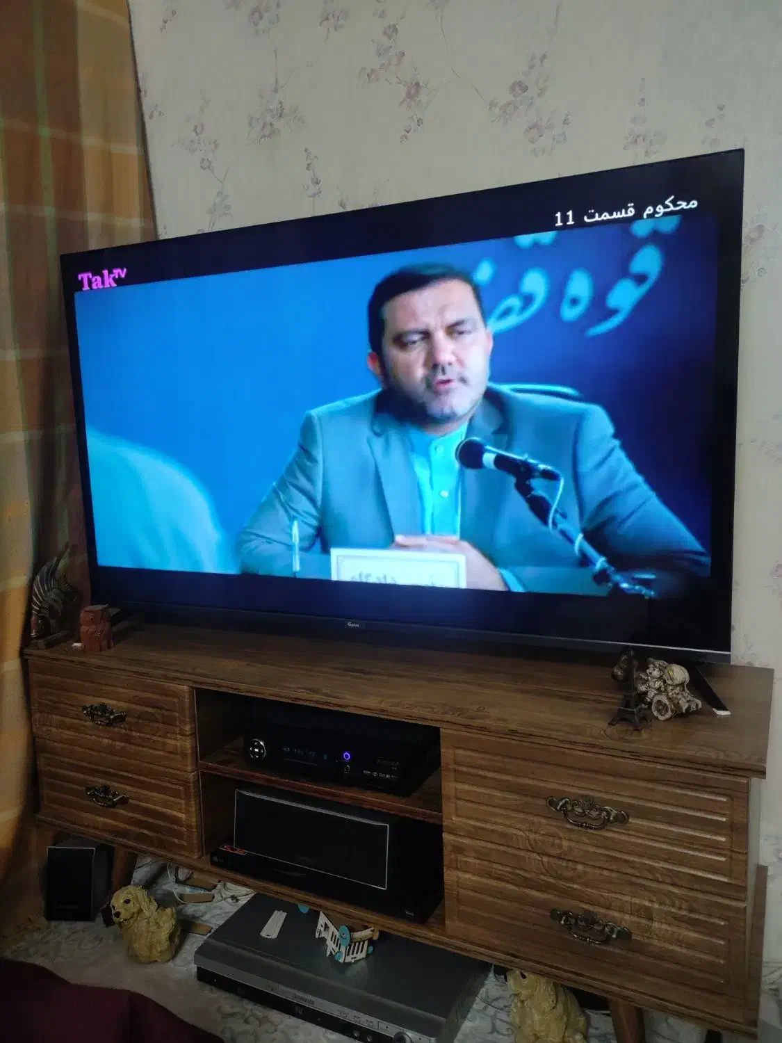 تلویزیون هوشمند جی پلاس 50 به همراه میز تلویزیون|تلویزیون و پروژکتور|پیشوا, |دیوار