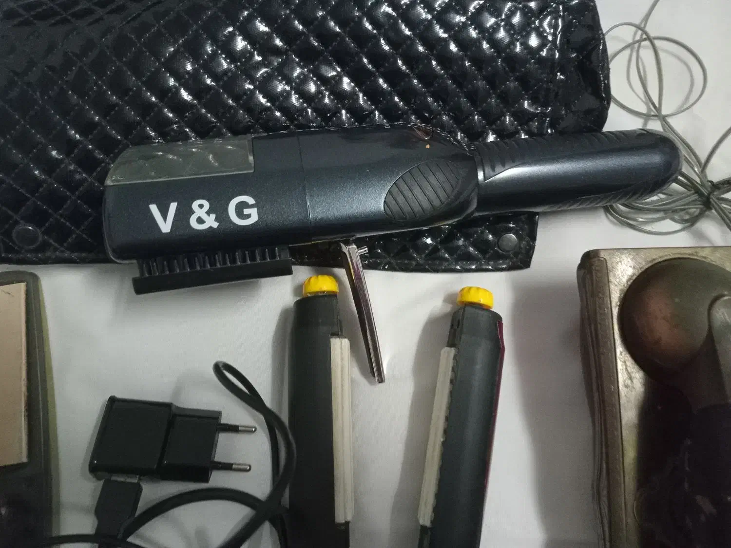 وسایل آرایشگاه که نیازبه تعمیرجزئی دارد|آرایشگاه و سالن‌های زیبایی|رشت, پستک|دیوار