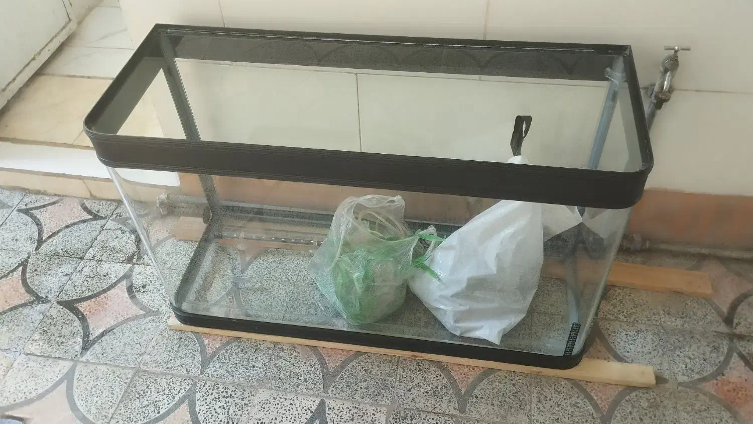 آکواریوم شیشه خم نو نو|ماهی|خرم‌آباد, |دیوار