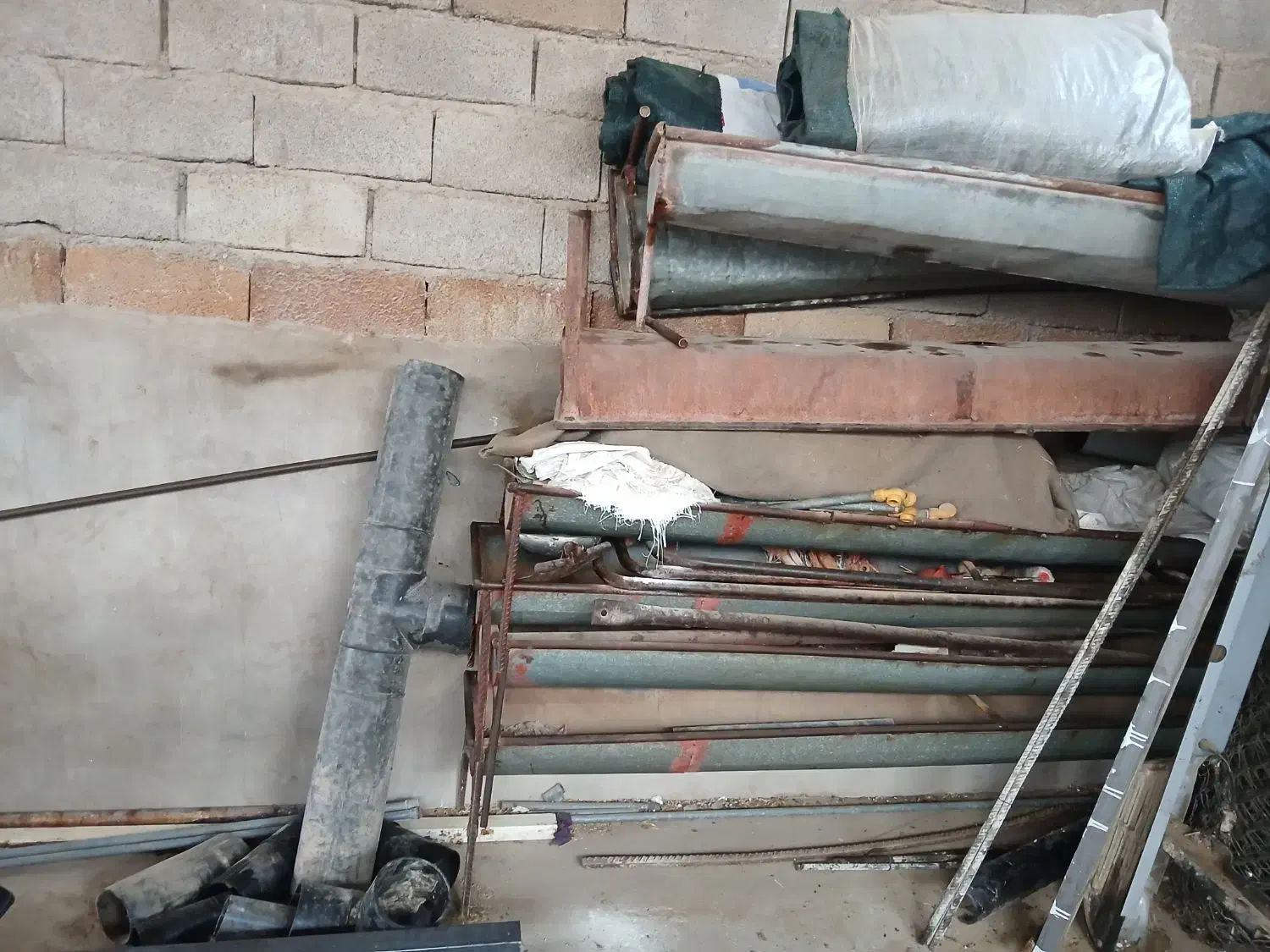 اخور گوسفندی|لوازم جانبی حیوانات|دزفول, |دیوار