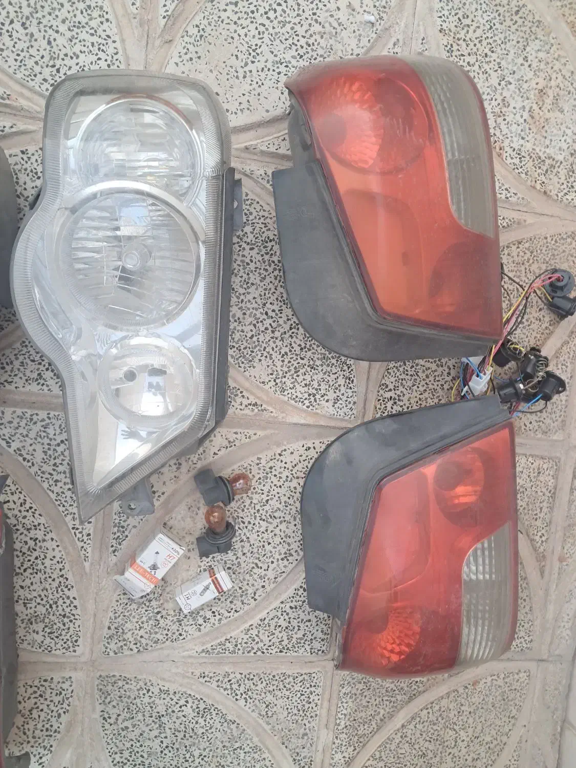 تعدادی چراغ پراید ۱۳۲ و ۱۳۱ عقب و جلو|قطعات یدکی و لوازم جانبی|قرچک, زیبا شهر|دیوار