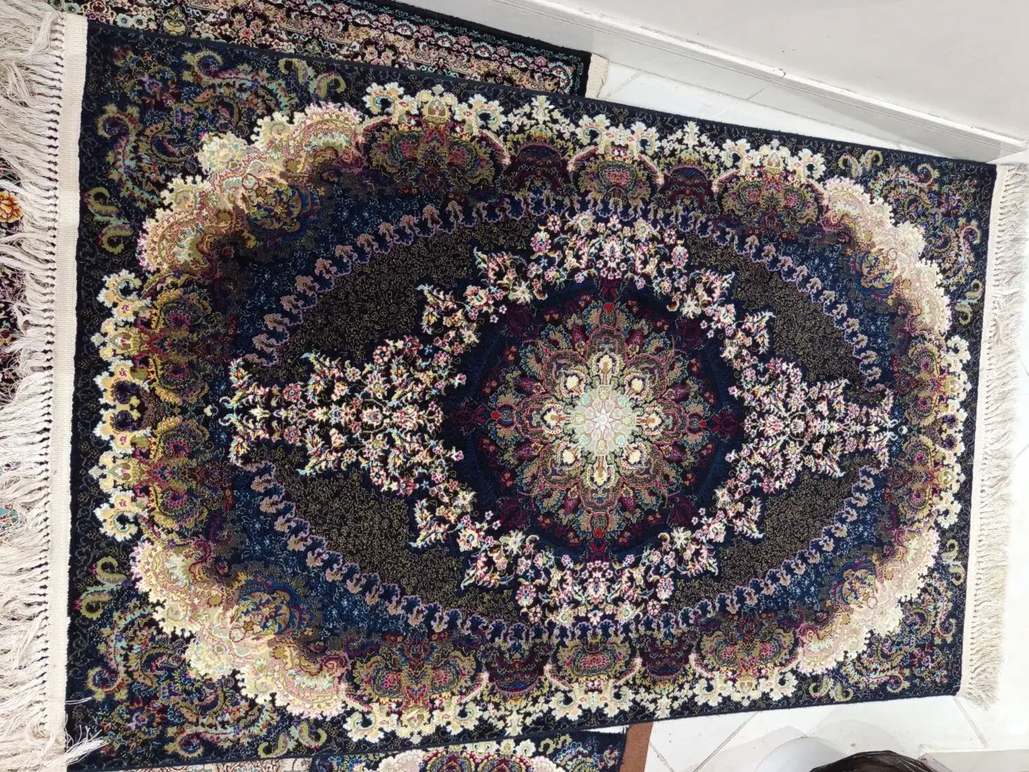 فرش کناره|فرش|کرج, اصفهانیها|دیوار