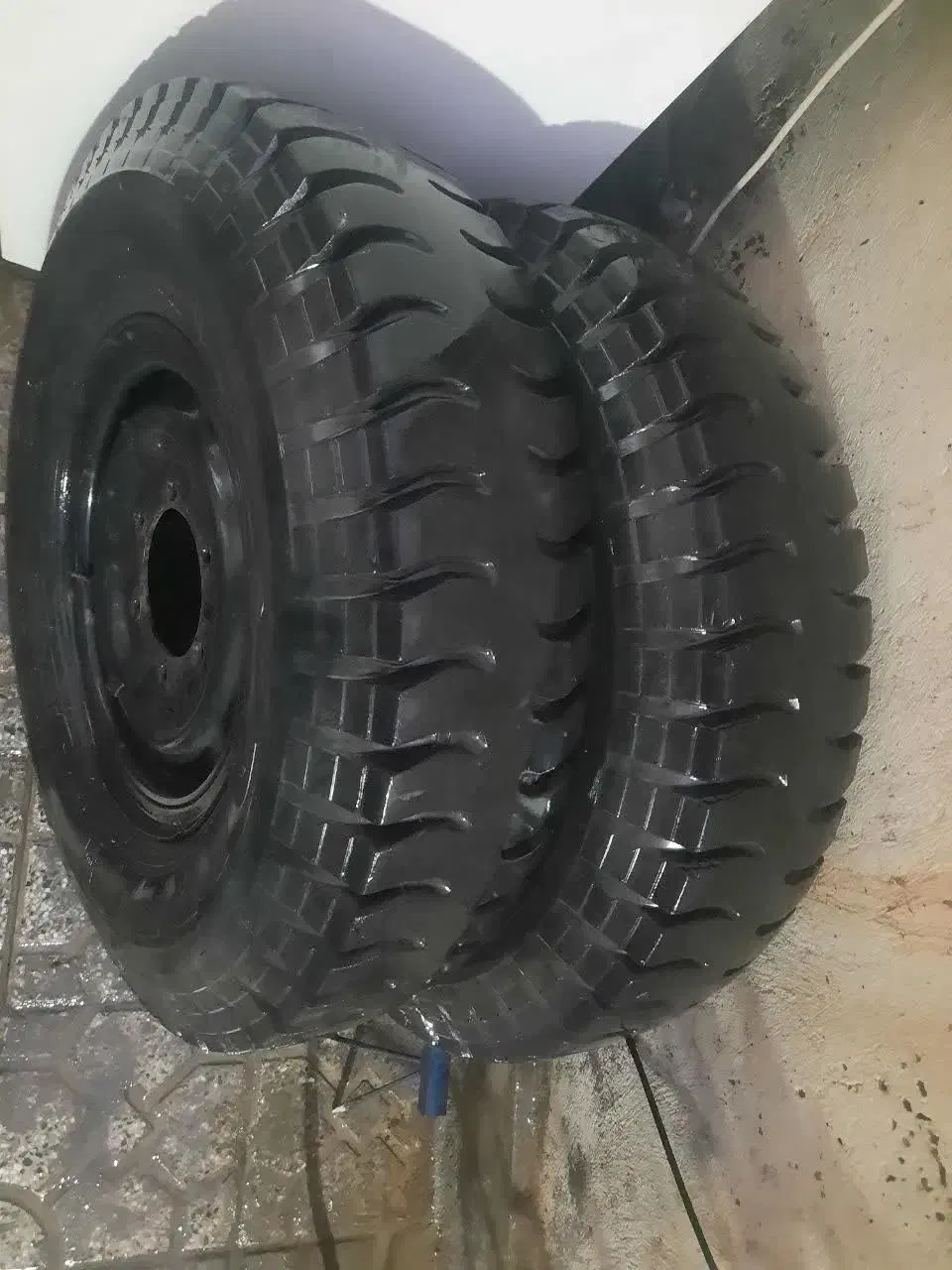 لاستیک عقب نیسان|قطعات یدکی و لوازم جانبی|اراک, |دیوار