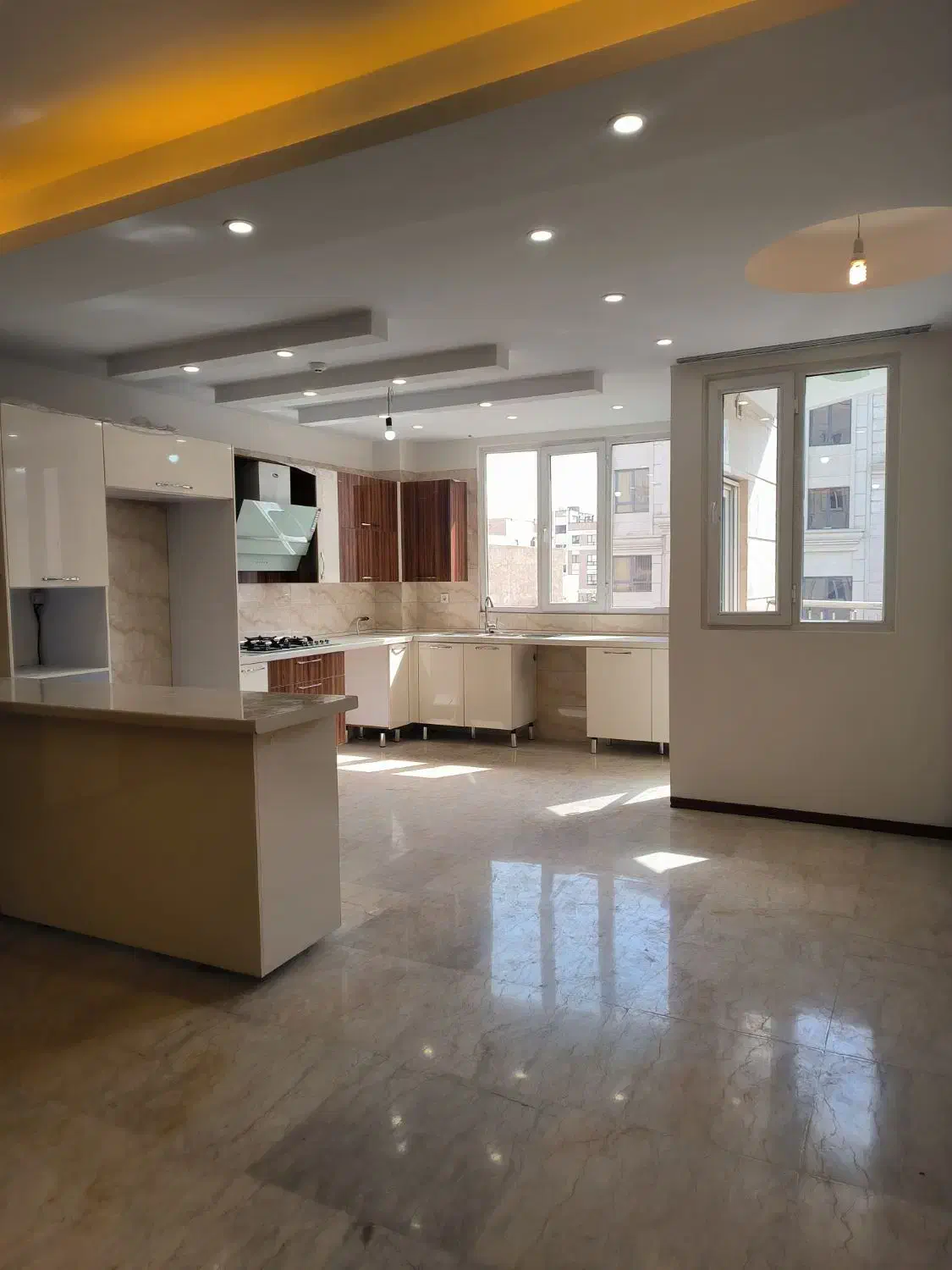 آپارتمان فلکه اول ۱۳۵ متر سه خواب شیک ۱۵۰ غربی