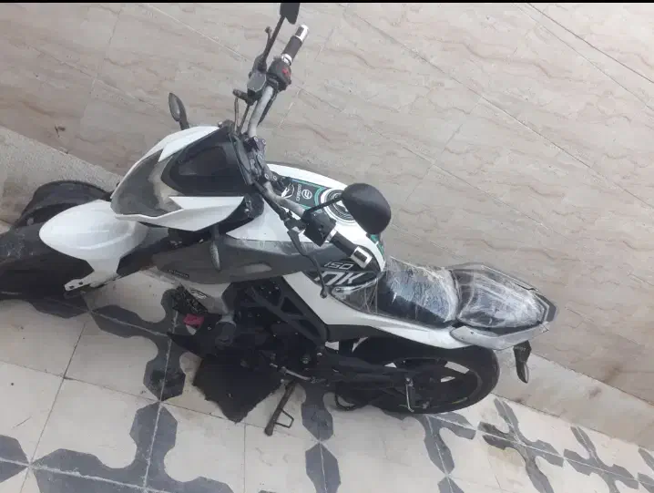 سی اف|موتورسیکلت|شیراز, کوشک میدان|دیوار