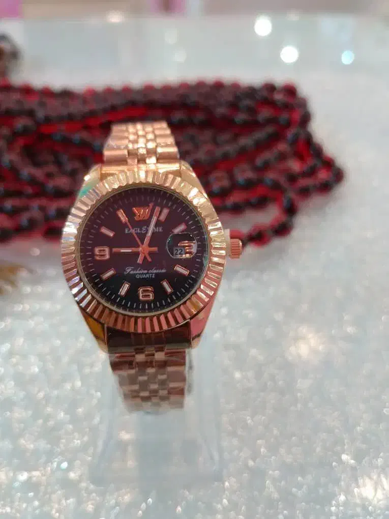 ساعت مچی|ساعت|قم, باغ شازده|دیوار