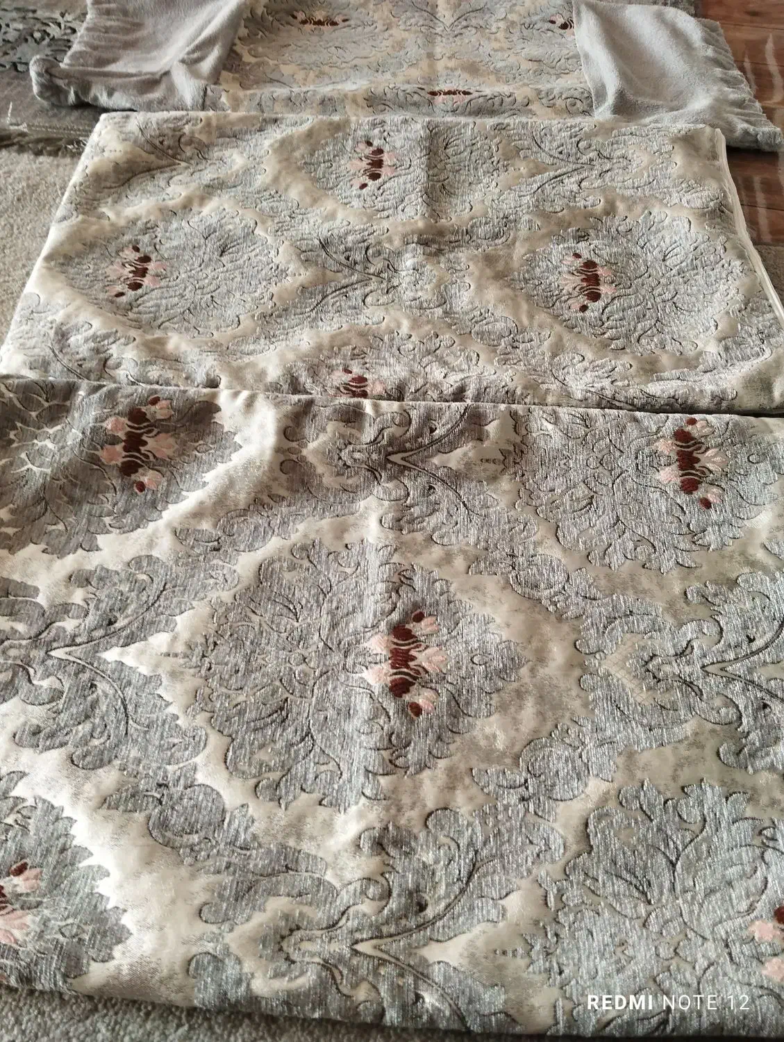 12زیرگوشی4تاگرد کرم طوسی درحدنو|رختخواب، بالش، پتو|سرپل ذهاب, |دیوار