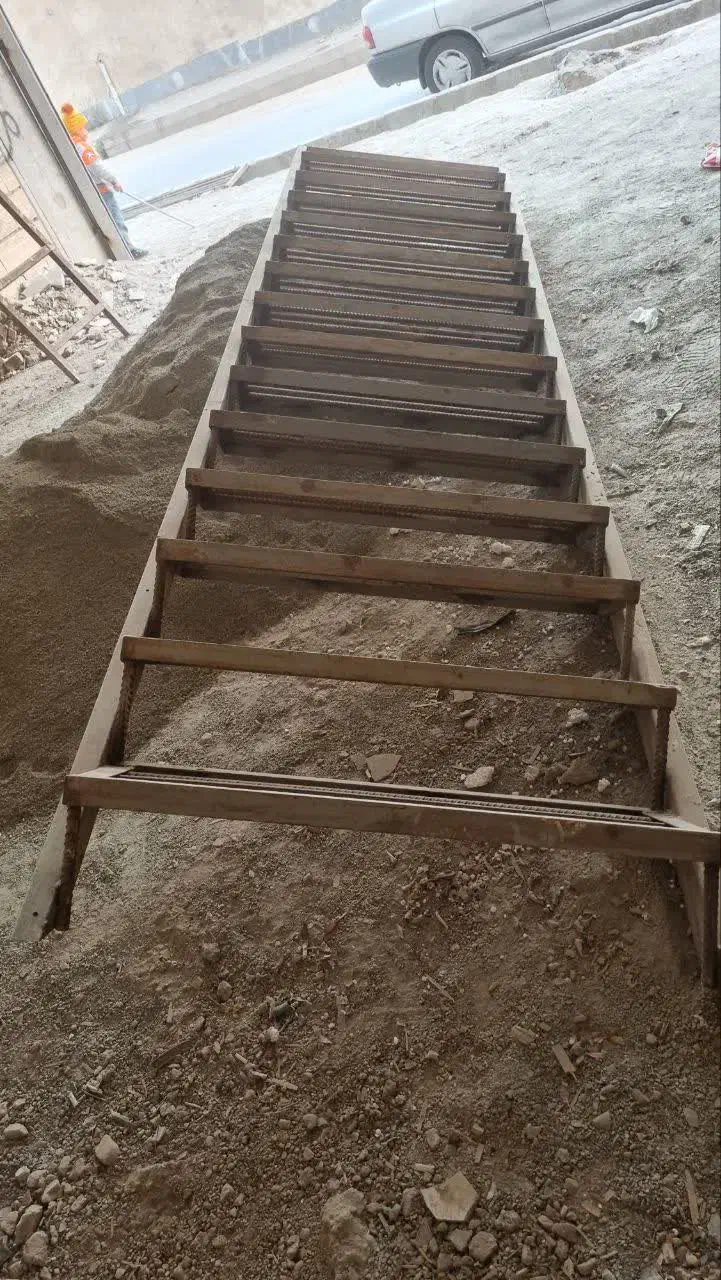 راه پله آهنی|مصالح و تجهیزات ساختمان|آبیک, |دیوار