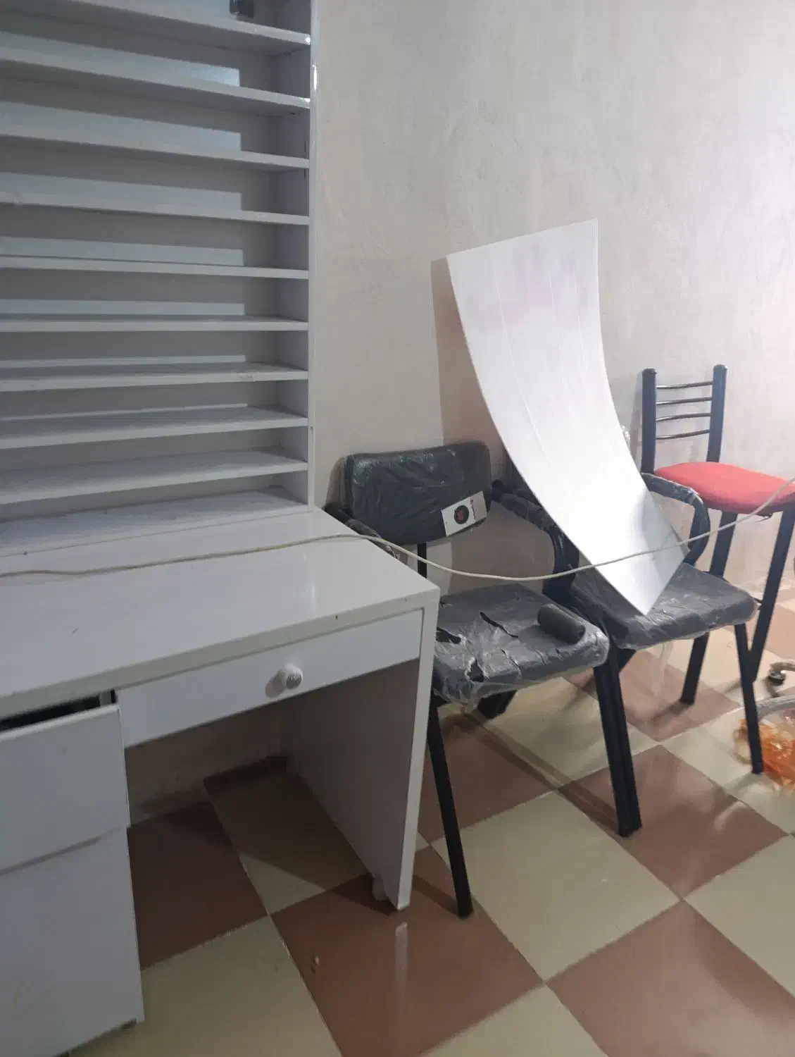 میز واستند ناخن .|آرایشگاه و سالنهای زیبایی|یاسوج, |دیوار