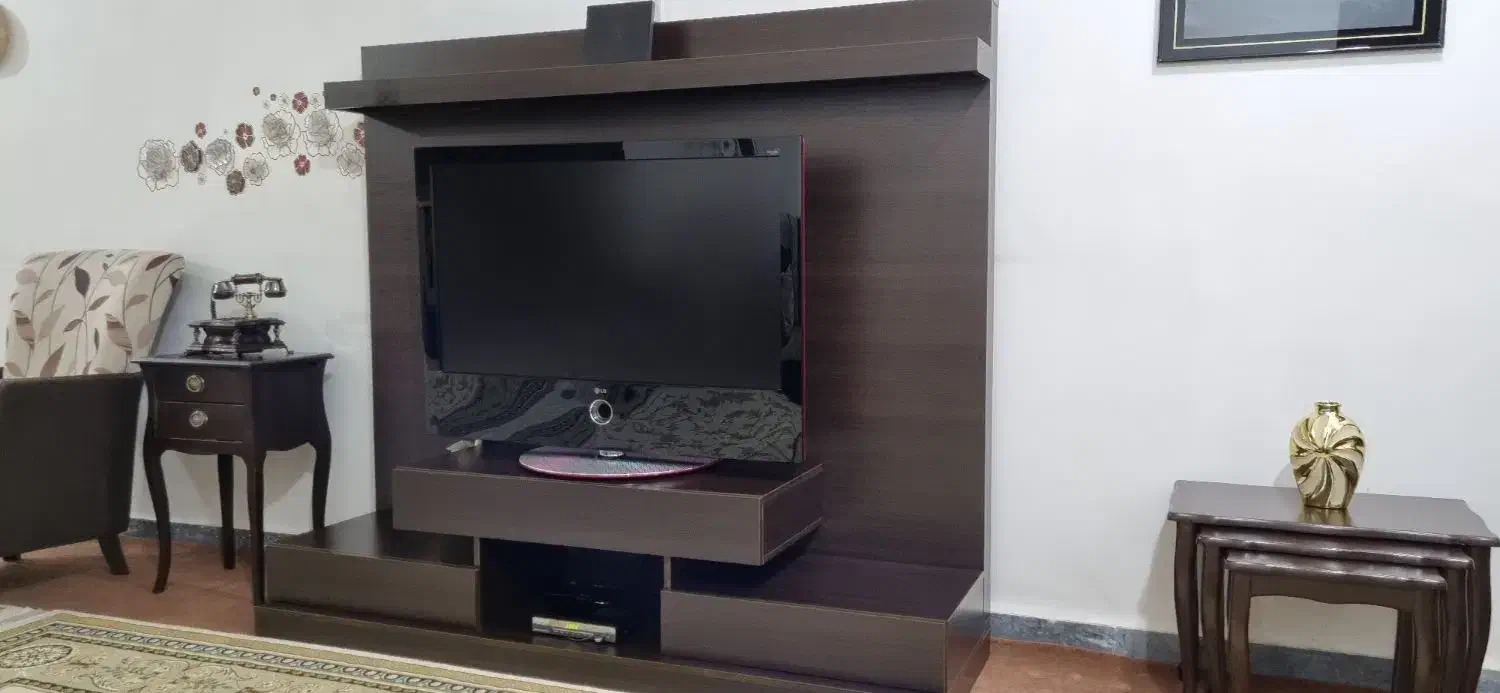 میز تلویزیون چوب گردو اصلی به دون ضربه وشکستگی|میز تلویزیون|دوگنبدان, |دیوار