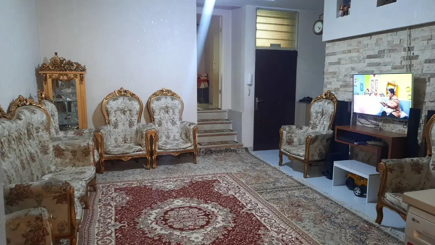 ۶۳مترطبقه اول پارکینگ انباری روبه پارک پامچال