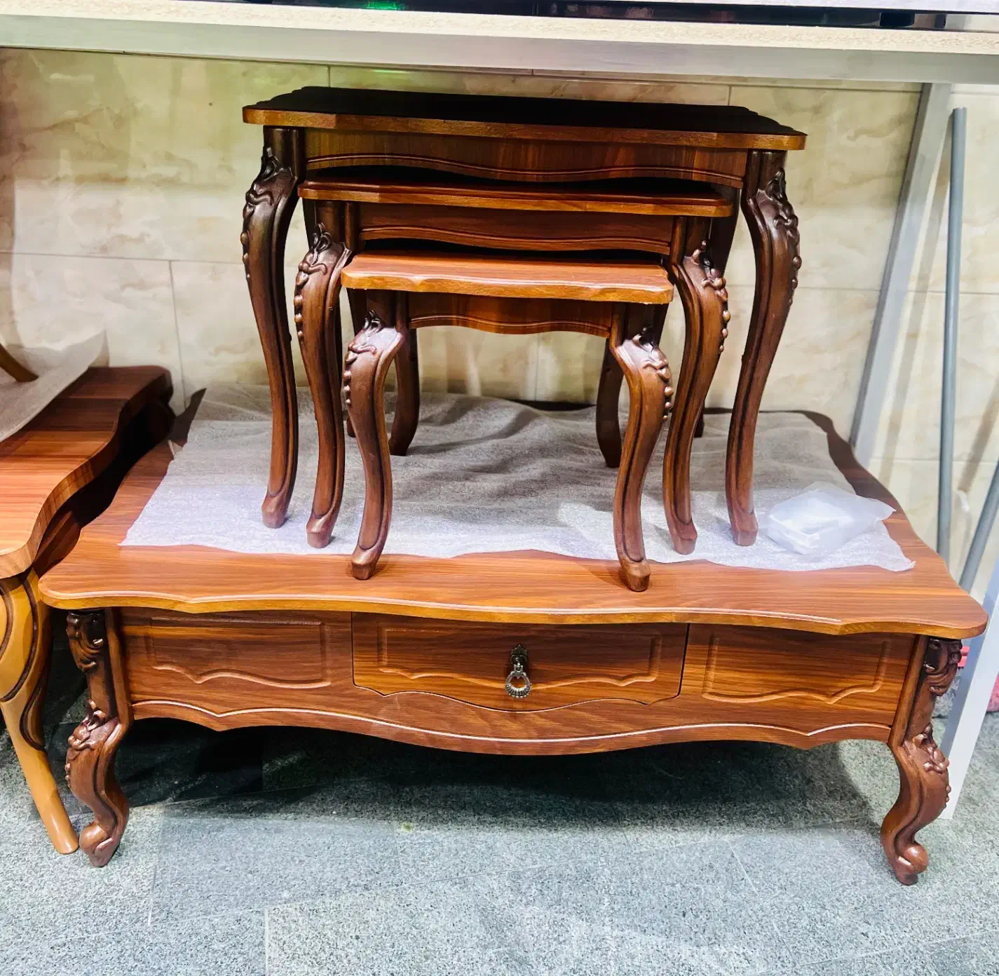 جلومبلی عسلی|مبلمان خانگی و میز عسلی|بهارستان, |دیوار