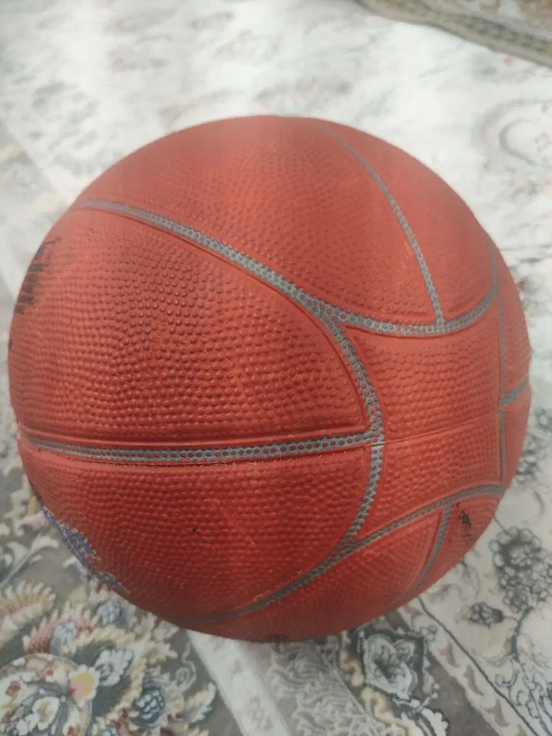 توپ بسکتبال سایز 6 سالم و بی مشکل|ورزشهای توپی|ایلام, |دیوار