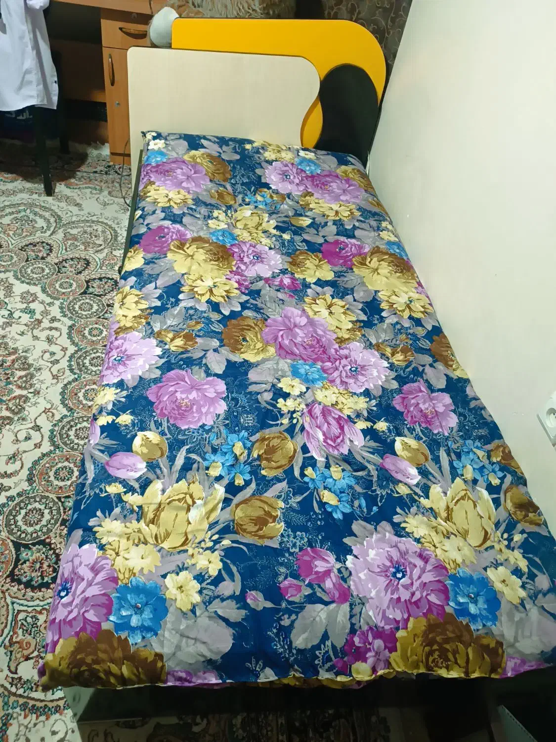 تخت نوجوان،میر و کمد آرایش،لباسشویی و آبسرد کن|تخت و سرویس خواب|شیراز, اصلاح‌نژاد|دیوار