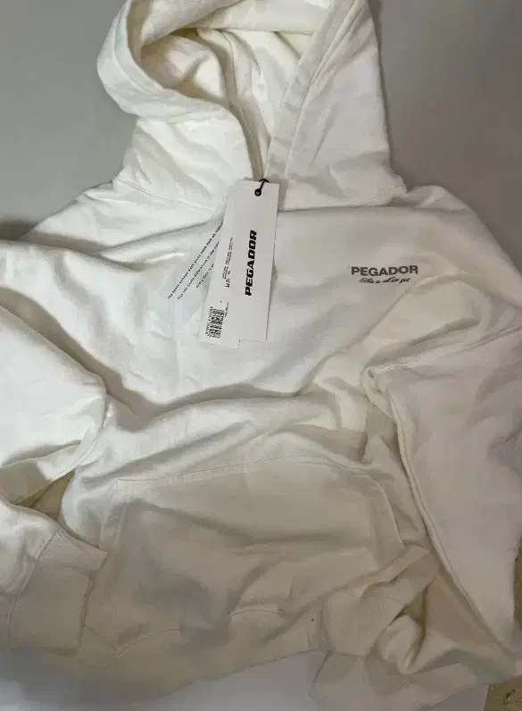 لباس زمستانه و پائیزه|لباس|رباط‌کریم, رباط‌کریم|دیوار