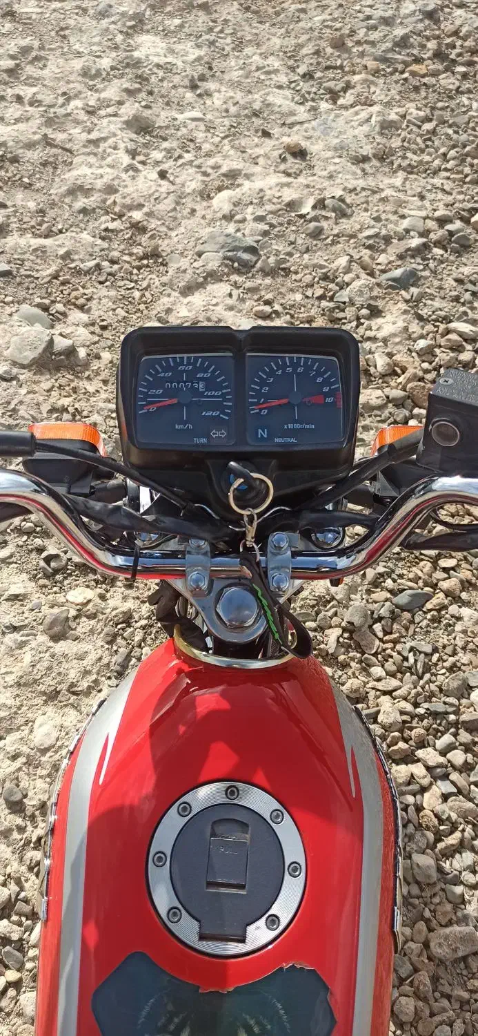 200 مدل 1402. کاربرات شده|موتورسیکلت|شازند, |دیوار