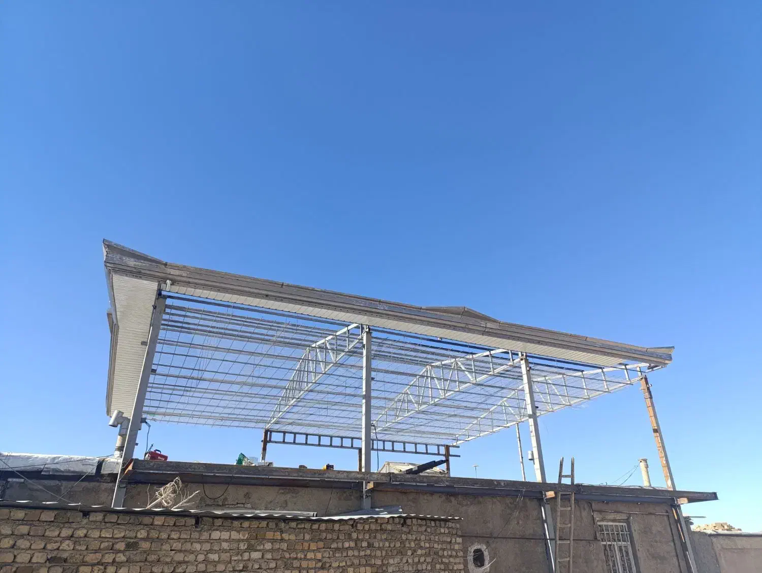 اجراو نصب شیروانی ولیعصر|خدمات پیشه و مهارت|کنگاور, |دیوار