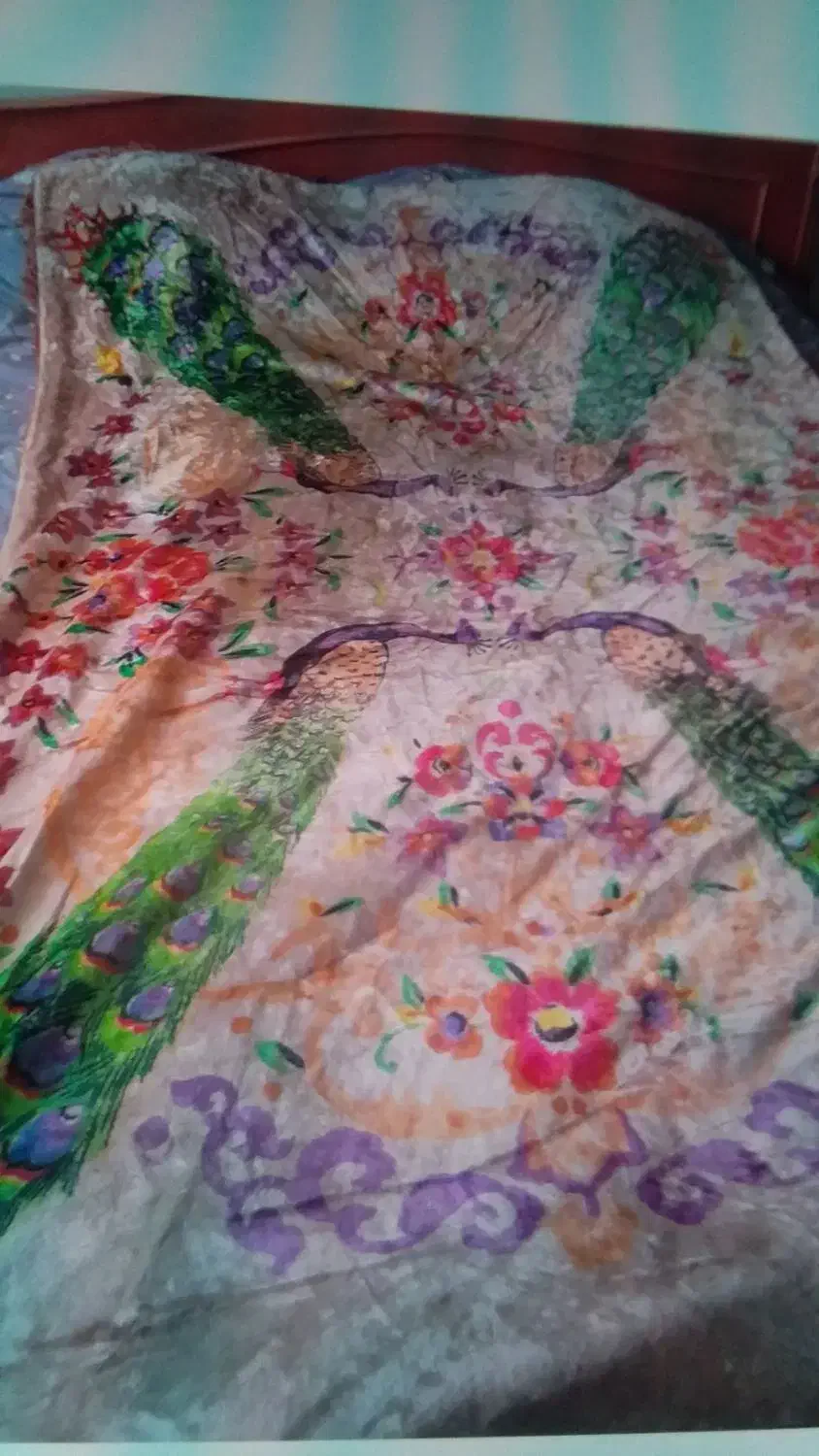 پتوی مخمل کاشان قدیمی|رختخواب، بالش، پتو|اصفهان, شیخ اشراق|دیوار