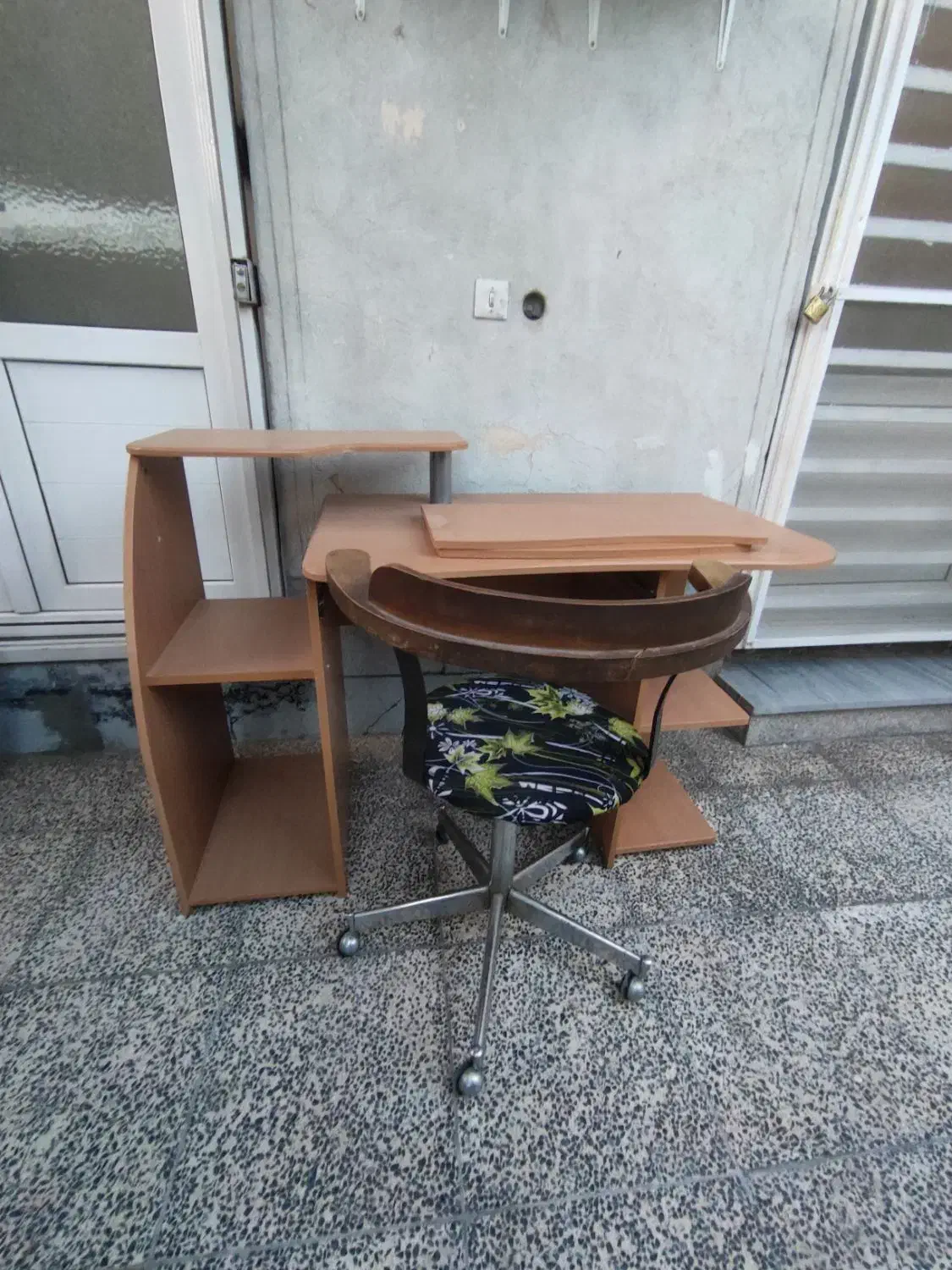 میز کامپیوتر و میز غذاخوری|میز تحریر و کامپیوتر|کرمان, |دیوار