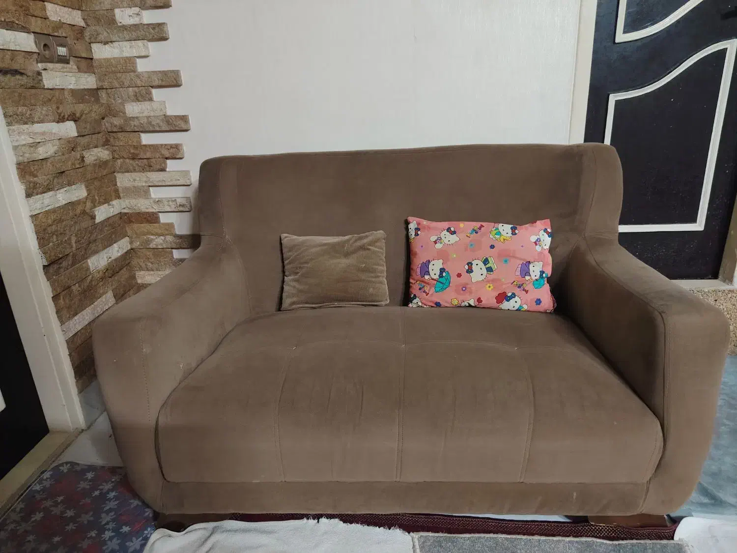 مبل|مبلمان خانگی و میز عسلی|قم, باغ شازده|دیوار