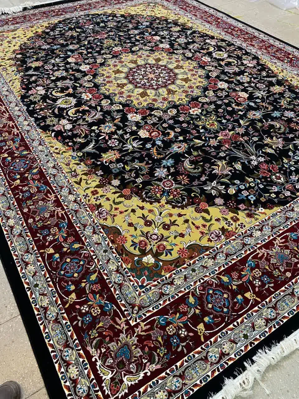 فرشهای خود را باقیمت مناسب از کارخانه تهیه کنید|فرش|کاشان, راوند|دیوار