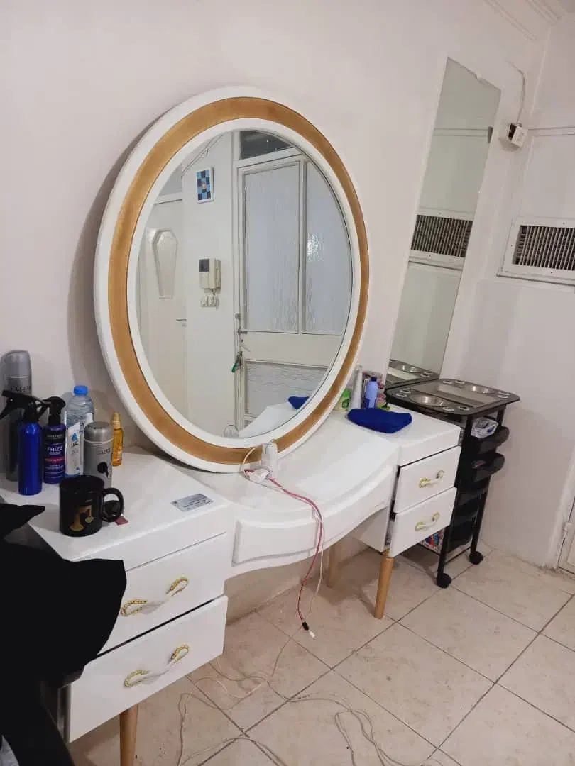 میز آیینه و میز کنسول|آرایشگاه و سالن‌های زیبایی|تهران, خواجه نظام الملک|دیوار
