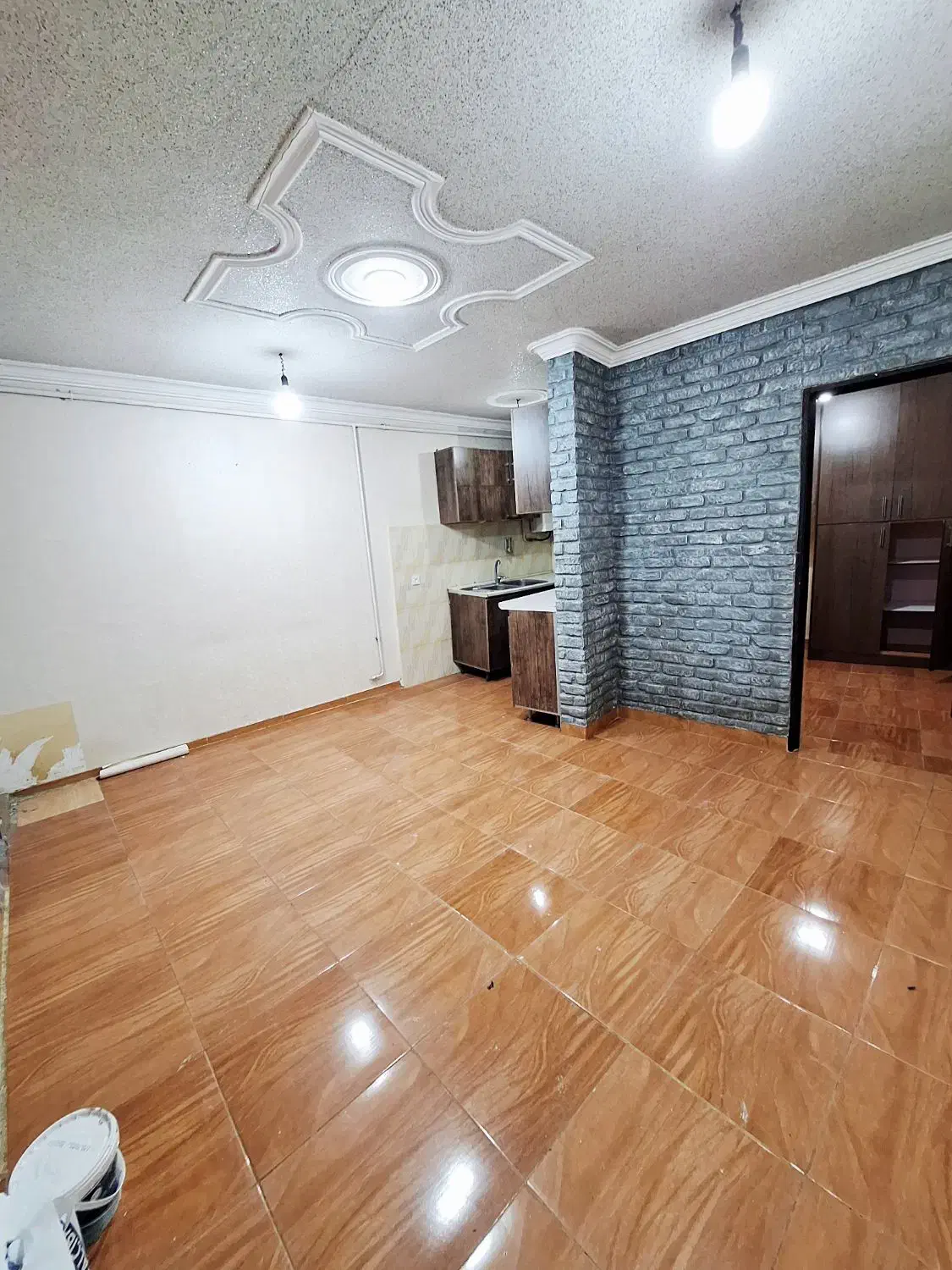 فلکه گاز راه جدا آب برق گاز اختصاصی کف کرسی بلند|فروش آپارتمان|رشت, دروازه لاکان|دیوار