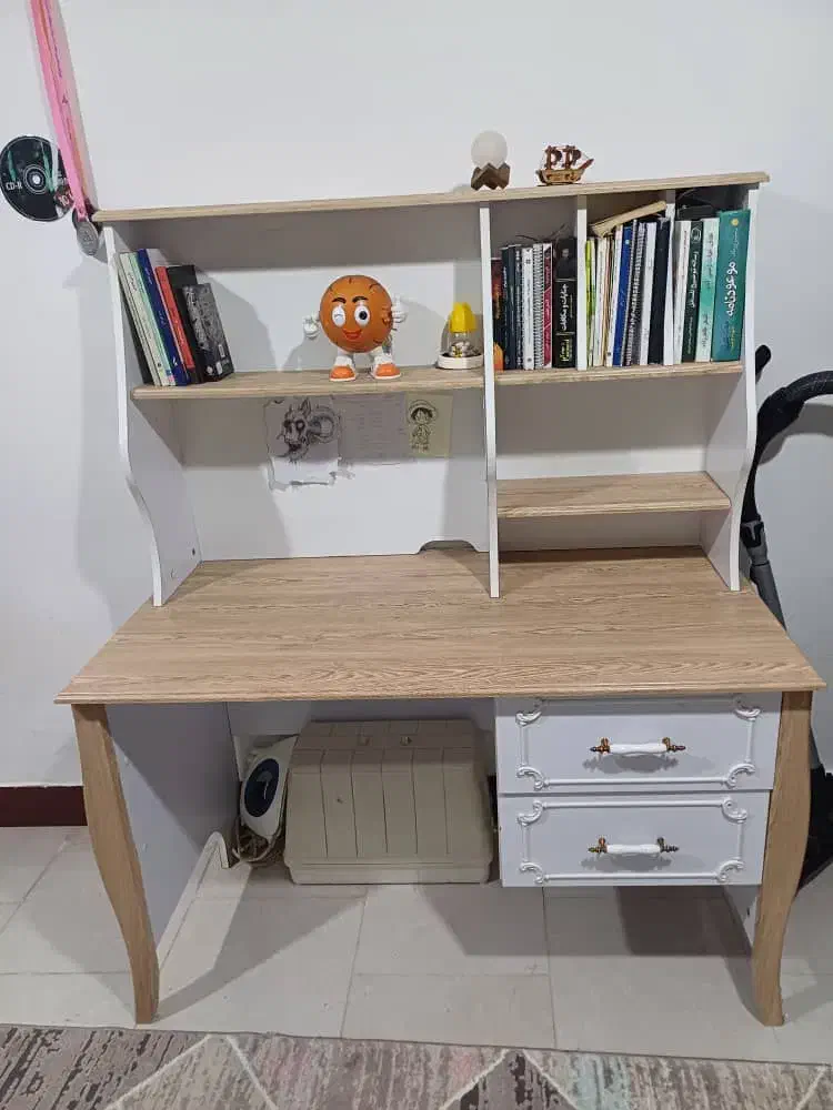 فروشی تمیز در حد نو|میز تحریر و کامپیوتر|دوگنبدان, |دیوار