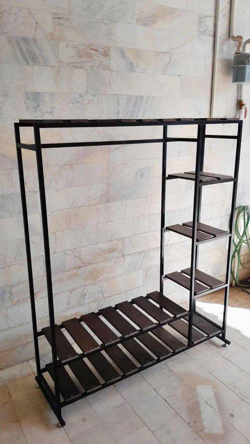 رگال دوطبقه کلاسیک|بندرخت و رخت‌آویز|نجف‌آباد, باهنر|دیوار