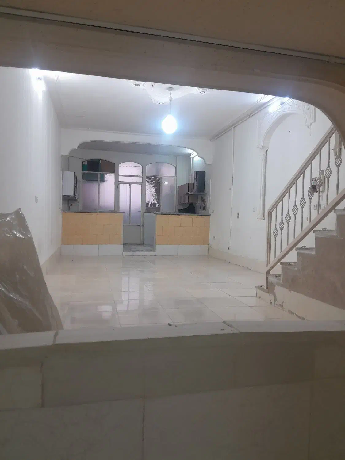 زیر زمین گلخانه نزدیک خیابان اصلی|اجارهٔ خانه و ویلا|قم, زنبیل آباد|دیوار